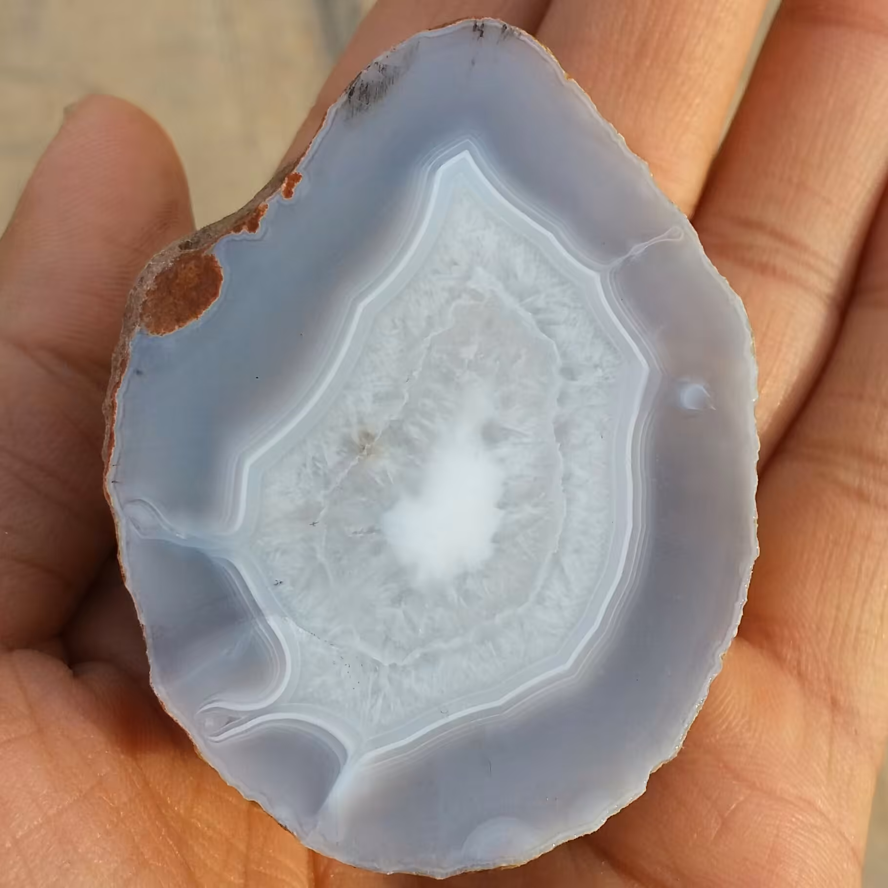 اسلایس سنگ راف عقیق سلیمانی 3بعدی ژئودی بسیار دیدنی شاهکار خلقت کاملا طبیعی
با قابلیت ساخت چند نگین فوق العاده زیباا
