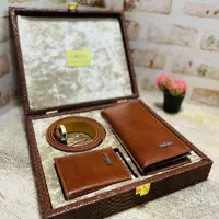 ست سه تیکه کیف و کمربند و جاکارتی میلانو 
چرم طبیعی گاوی 