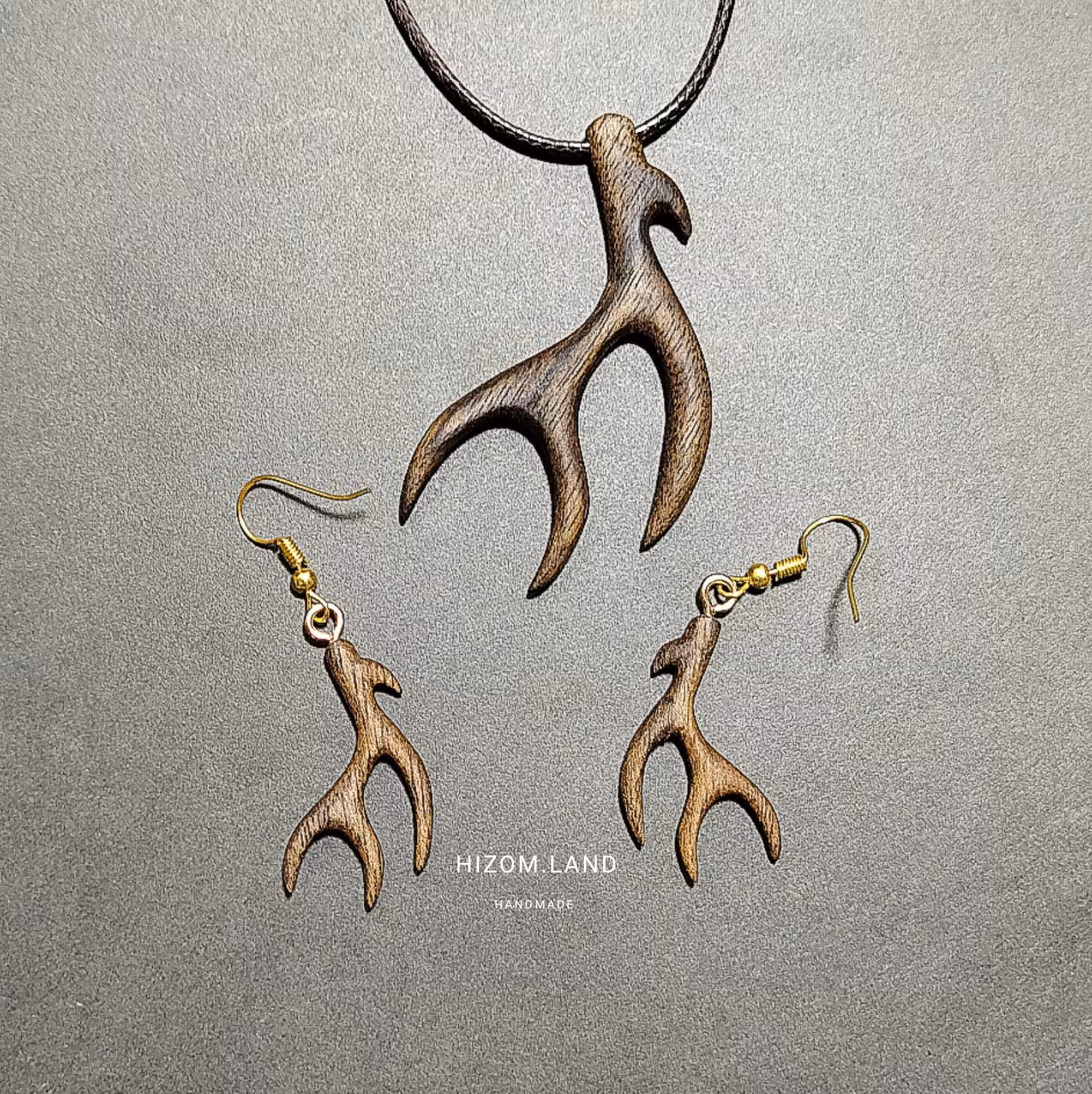 ست گردنبند و گوشواره چوبی شاخ گوزن با بند چرمی قابل تنظیم