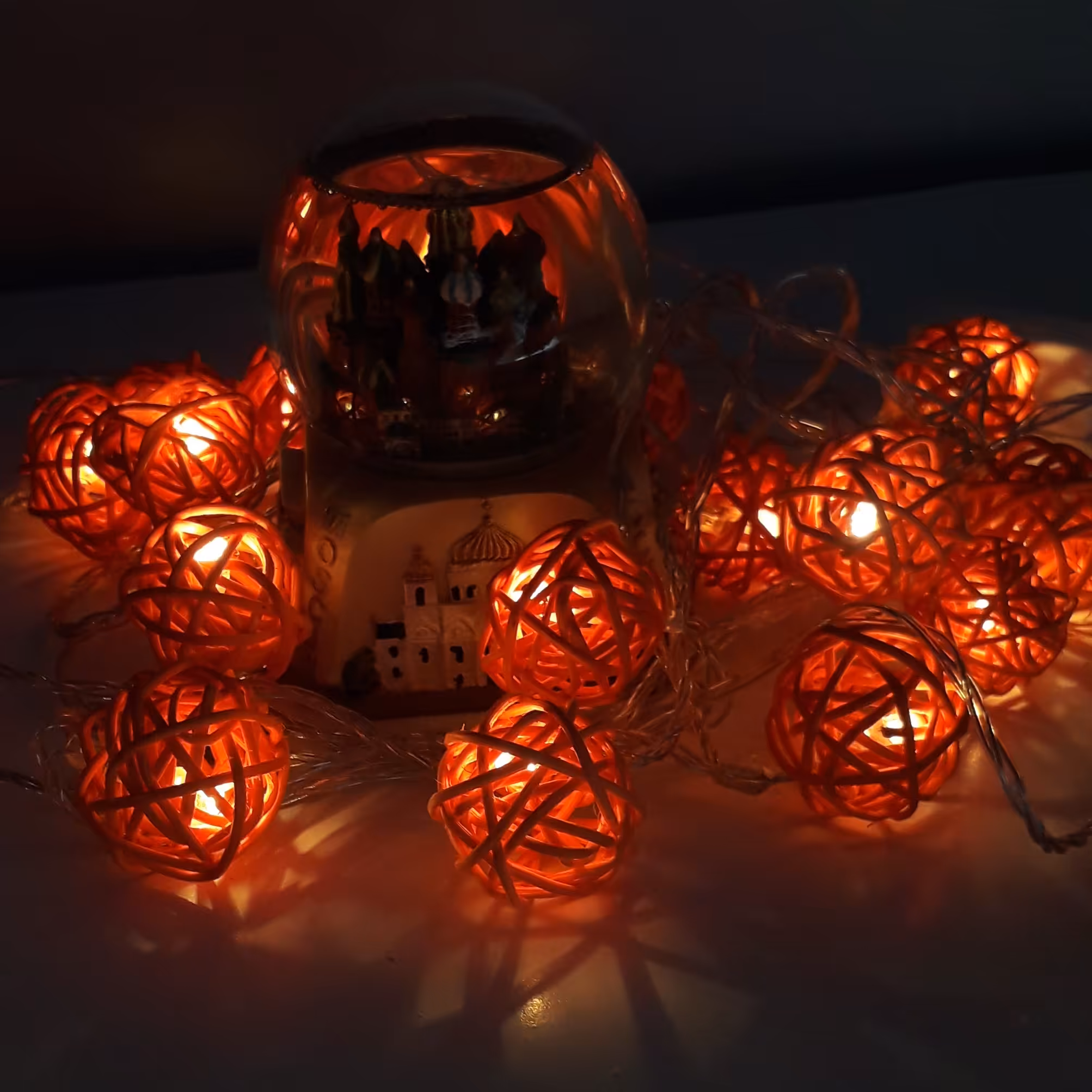 ریسه LED طرح گوی بامبویی 3متری و دارای 20 گوی بامبویی نارنجی و LED  آفتابی