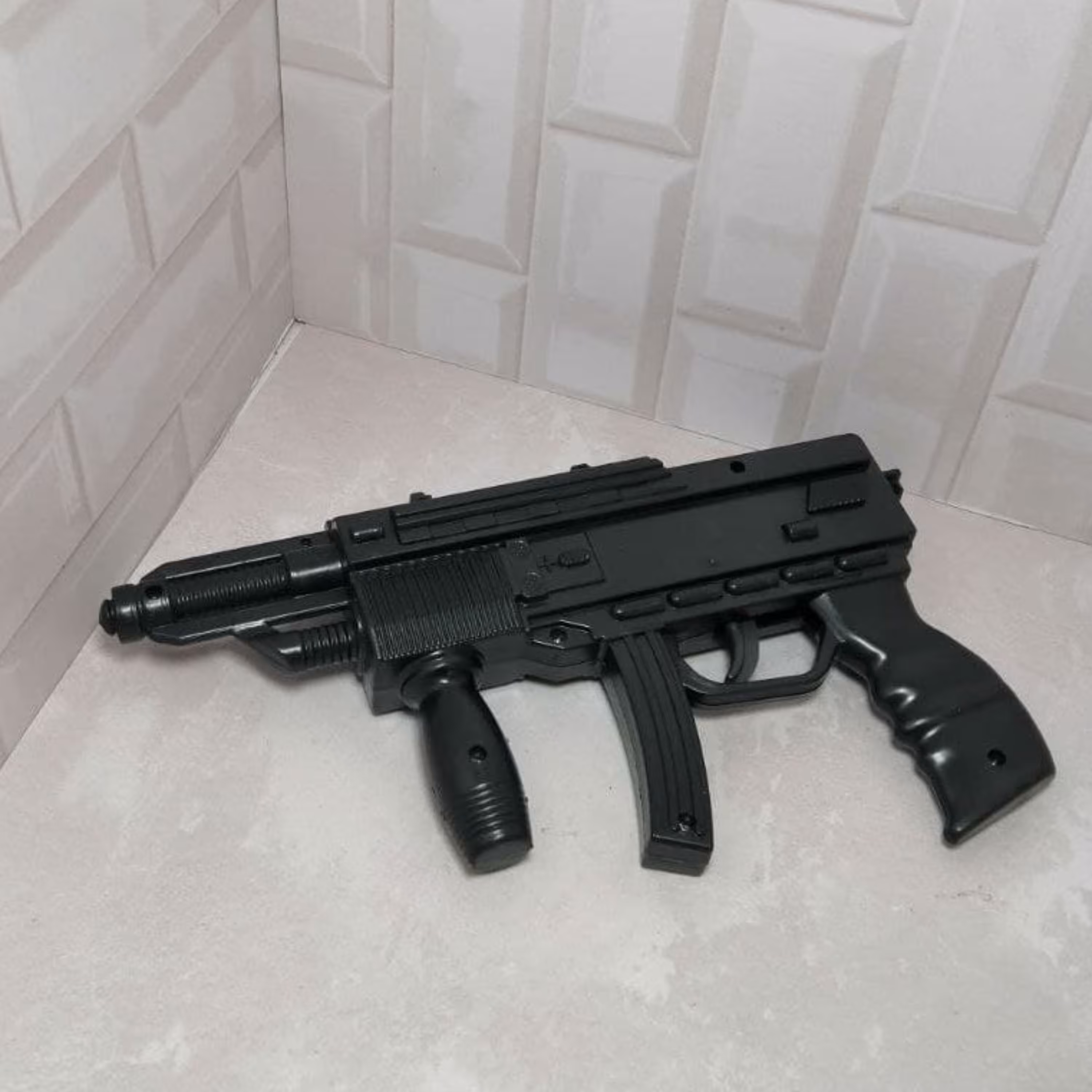 تفنگ کوچک یوزی اسباب بازی تهیه شده از بهترین مواداولیه 