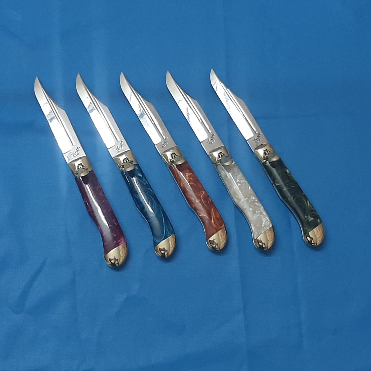 چاقو ضامن دار مجید دسته اپوکسی