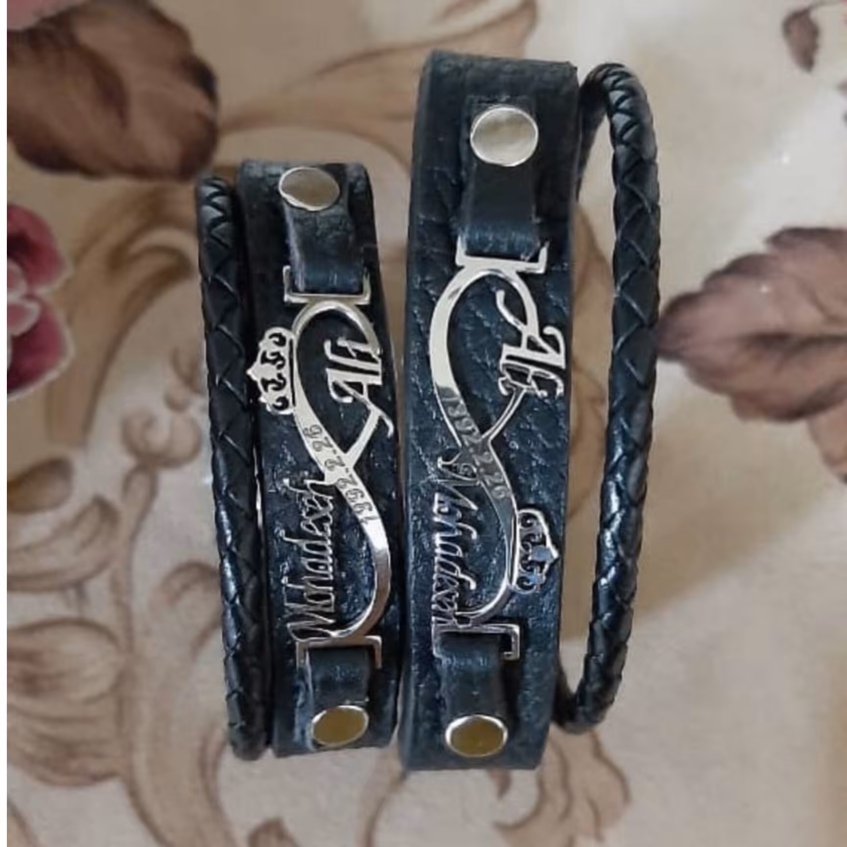 دست بند چرمی با قفل و پلاک استیل به همراه بافت چرمی