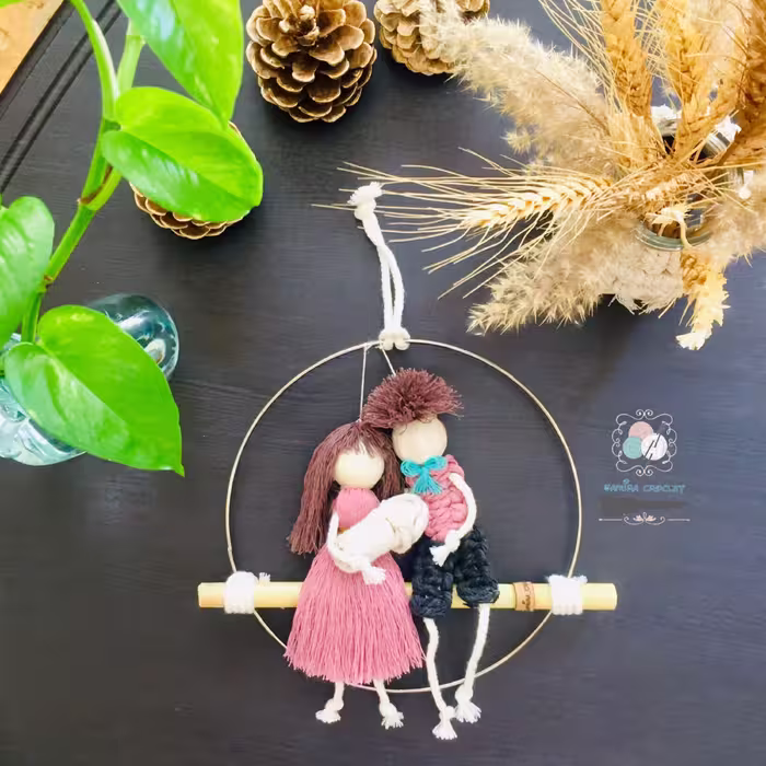 دیوارکوب عروسک مدل مادر و پدر و نوزاد