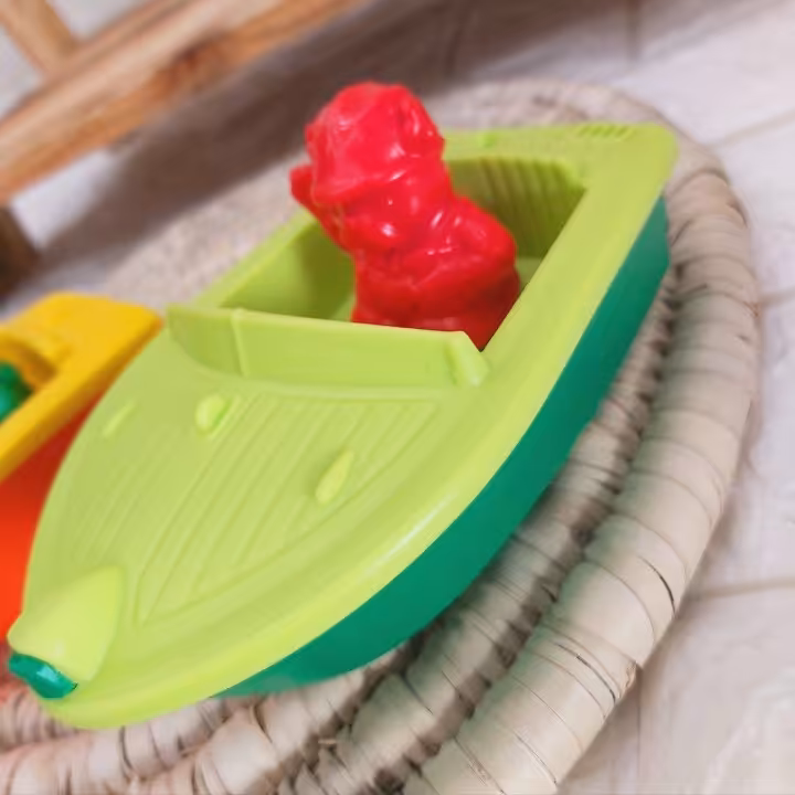 قایق نشکن اسباب بازی سبز رنگ