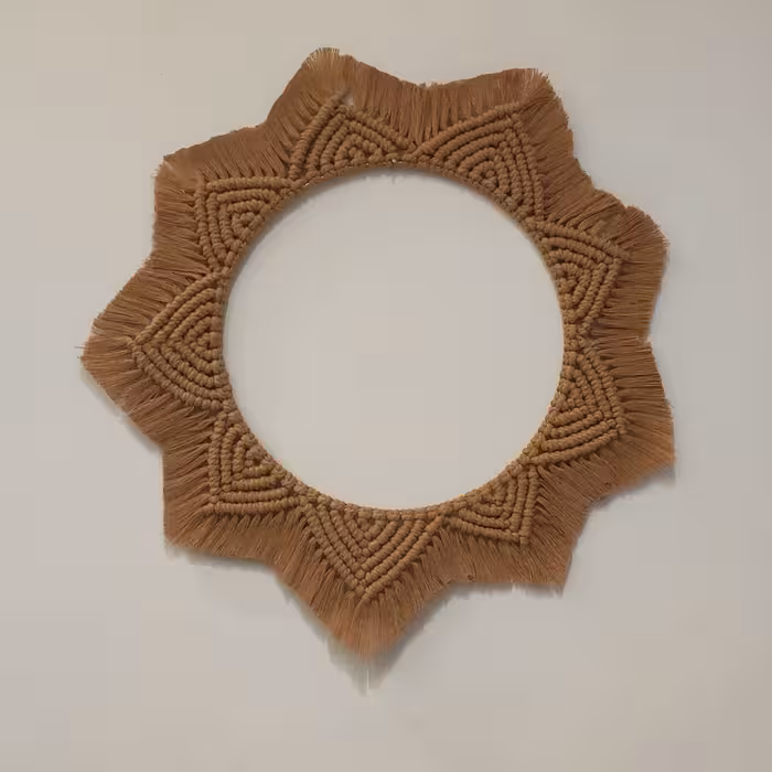 قاب آینه مکرومه بافی قطر حلقه 30 سانتی متر قطر کل کار 50 سانتی متر رنگ آجری