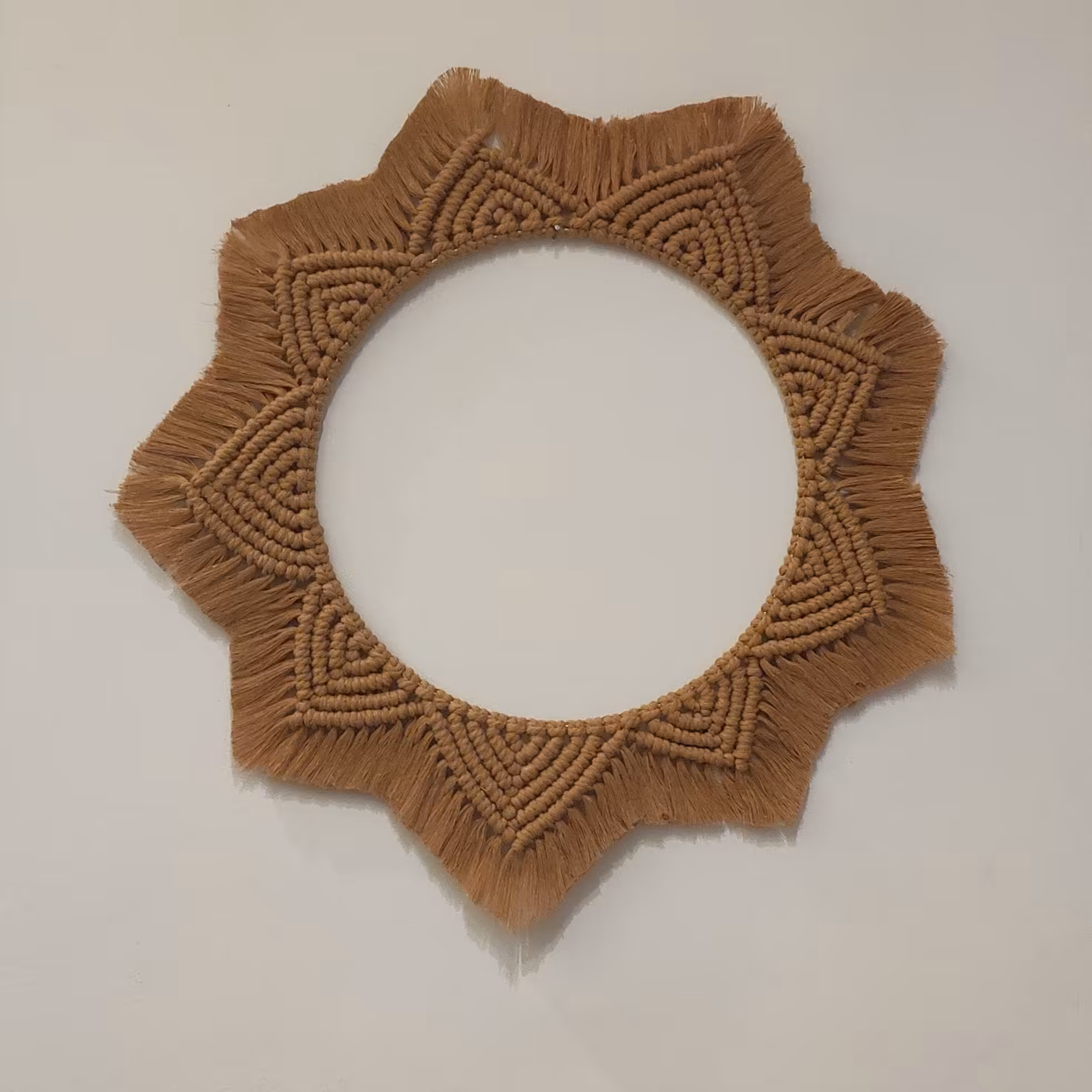 قاب آینه مکرومه بافی قطر حلقه 30 سانتی متر قطر کل کار 50 سانتی متر رنگ آجری