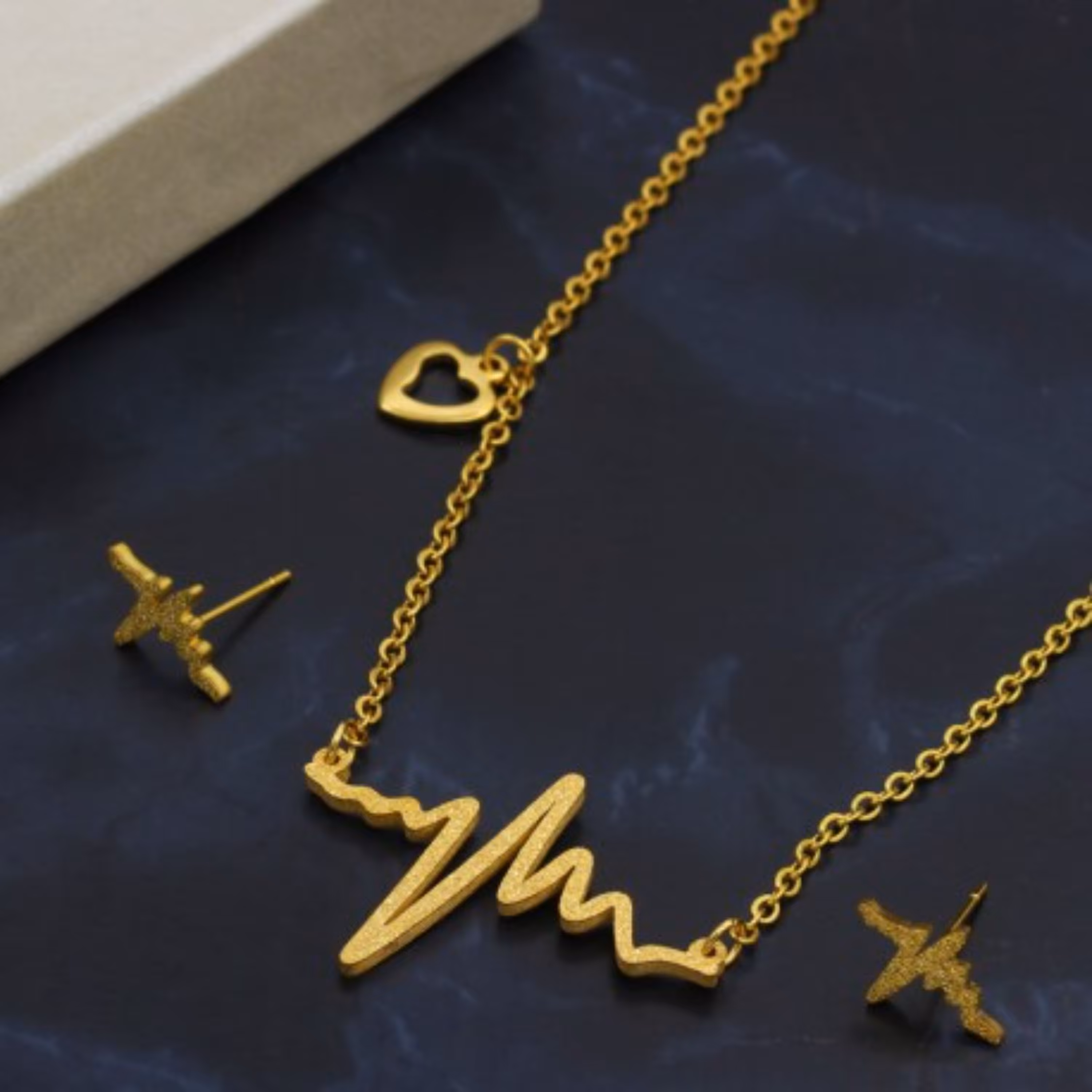 نیم ست استیل طلایی رنگ ضربان قلب