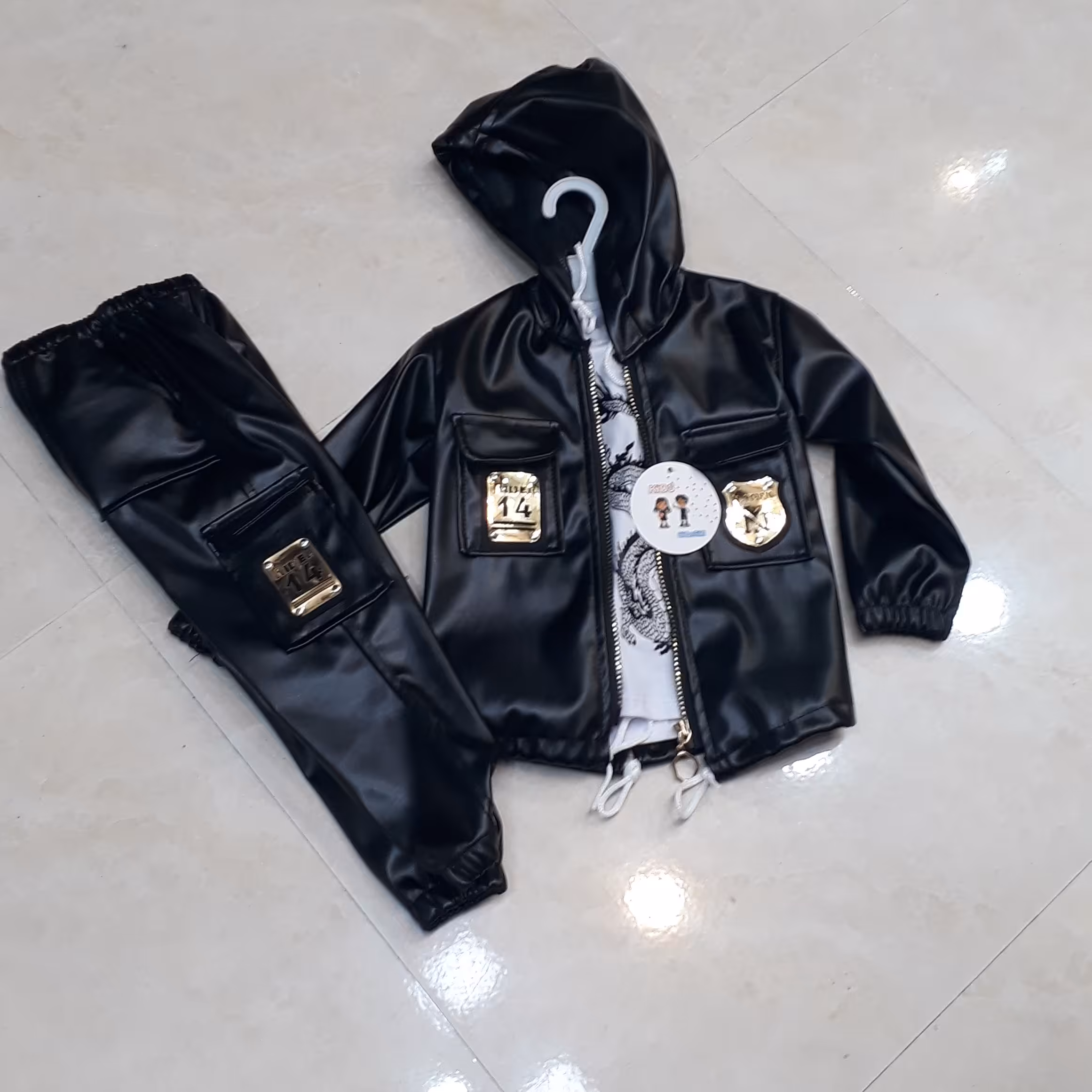 سه تیکه چرم اسپرت پسرانه و دخترانه سایز 35 تا 60 مناسب یکسال تا 10 سال