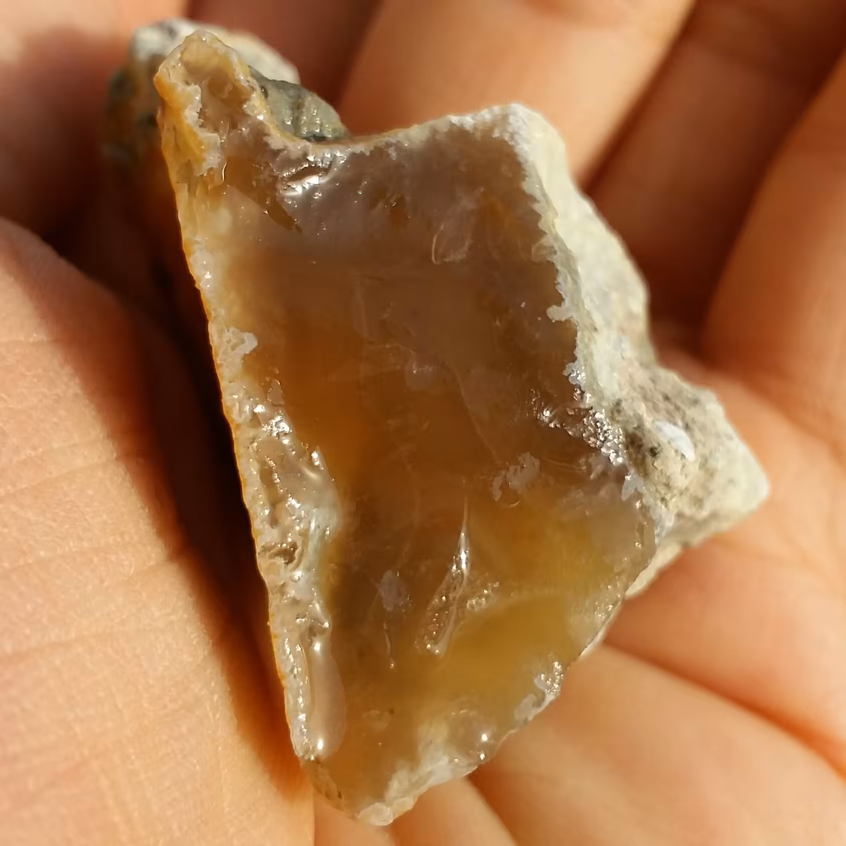 سنگ راف عقیق عسلی خاص بی نظیر محشر دیدنییی
100 در 100 طبیعی
شاهکار خلقت