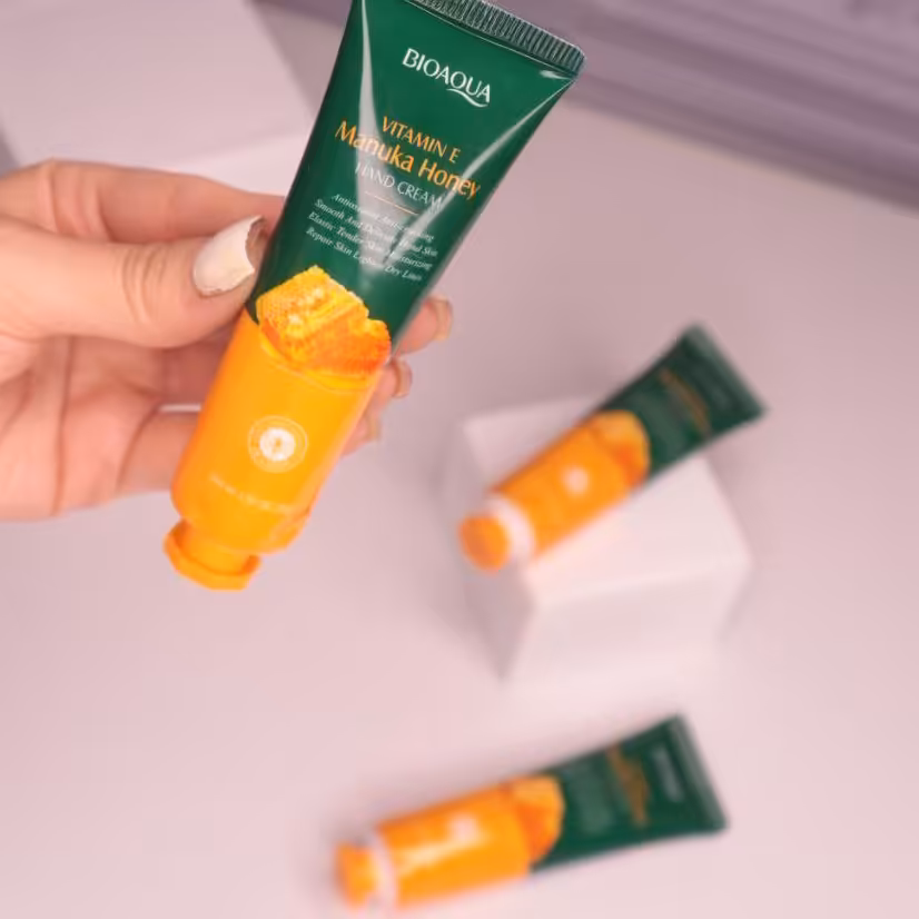 کرم دست آبرسان و سفید کننده عسل بیوآکوا