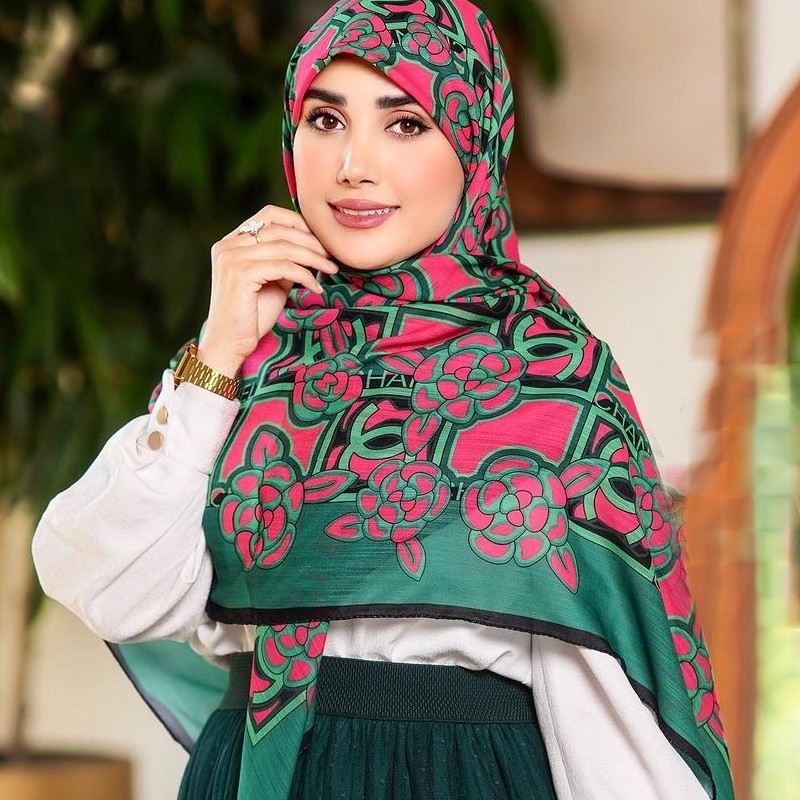 روسری چنل طرح باغ گل سوپرنخ (کد105)