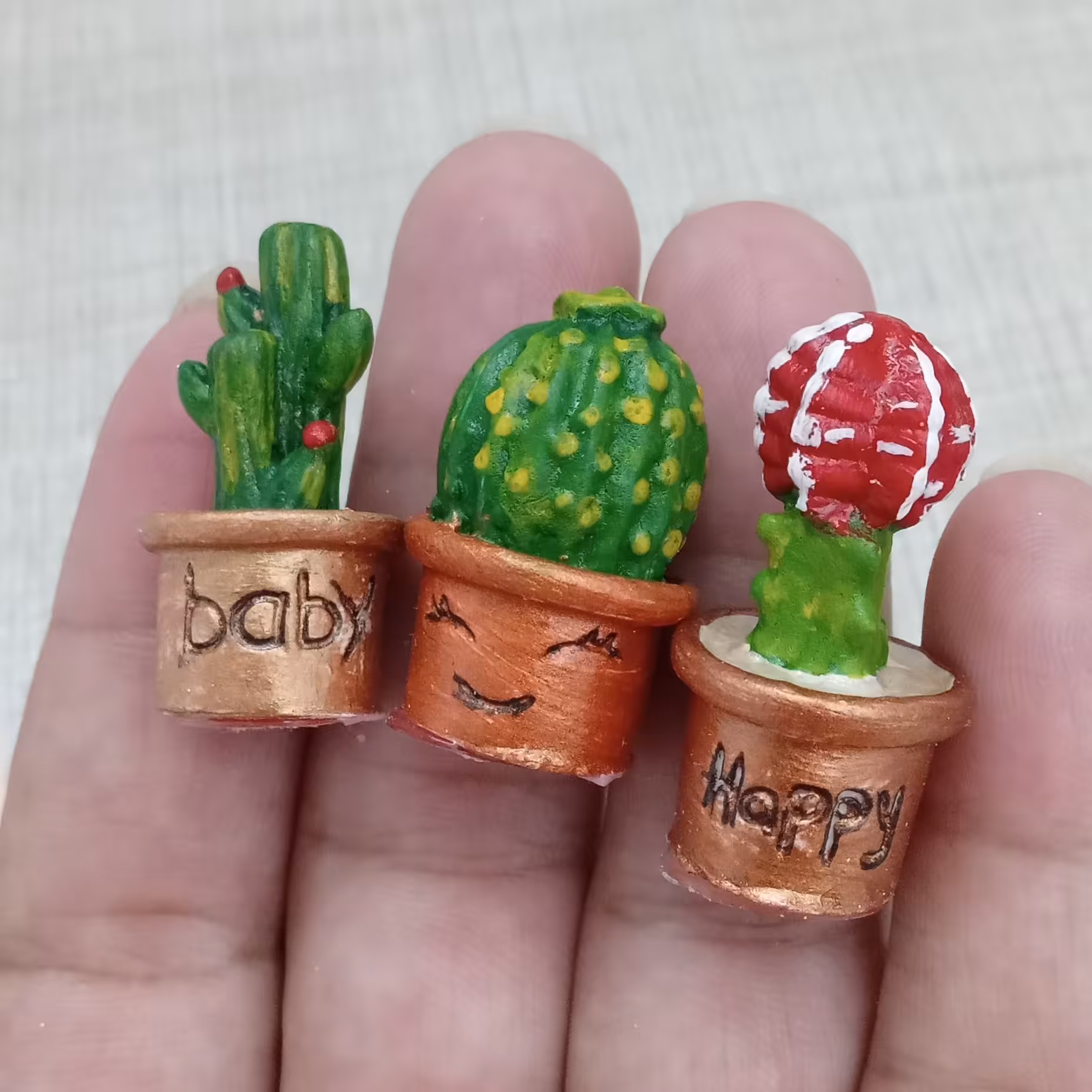 بیس خام کاکتوس های مینیاتوری مناسب دکوری و شمع و جا کلیدی جنس از پودر سنگ هنری در سه طرح متفاوت و زیبا