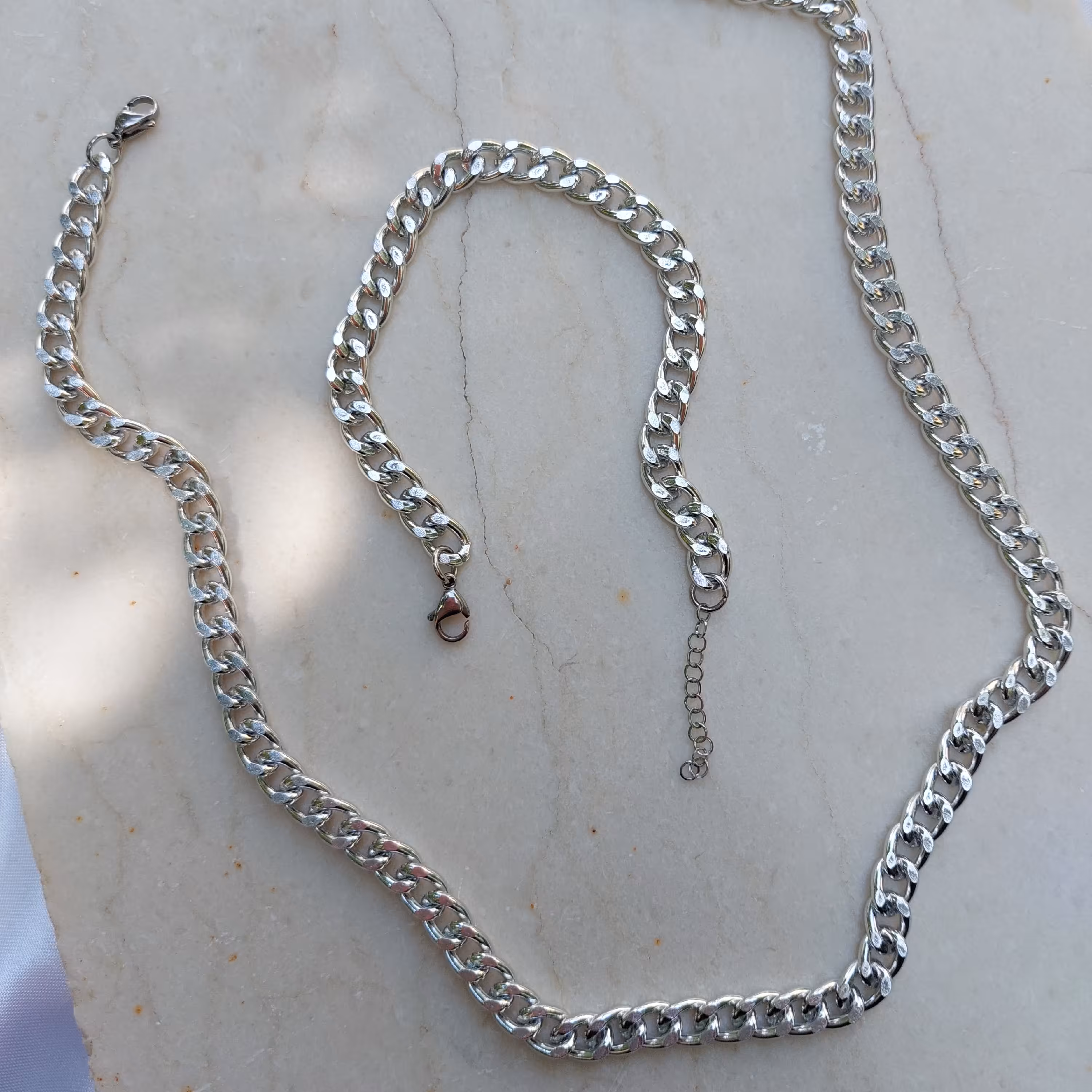 دستبند و گردنبند اسپرت و رنگ ثابت دستبند کارتیر دستبند تسپرت گردنبند اسپرت گرذنبند نقره ای گردنبند استیل دستبند استیل