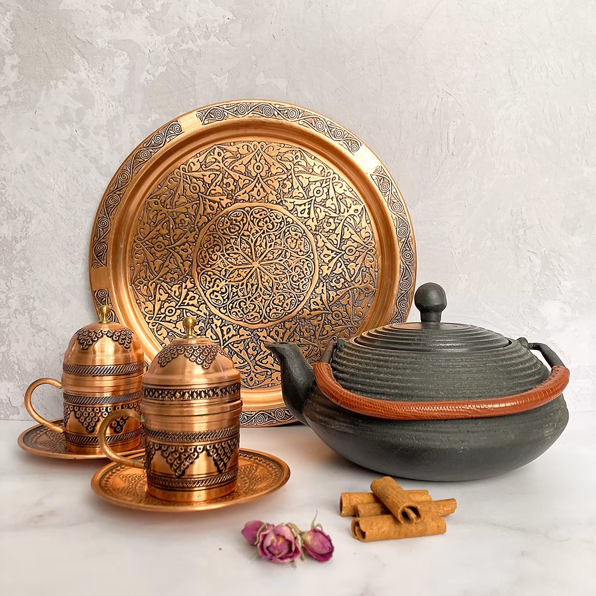 قوری چدن  آنتیک دسته چرمی 700 میل 