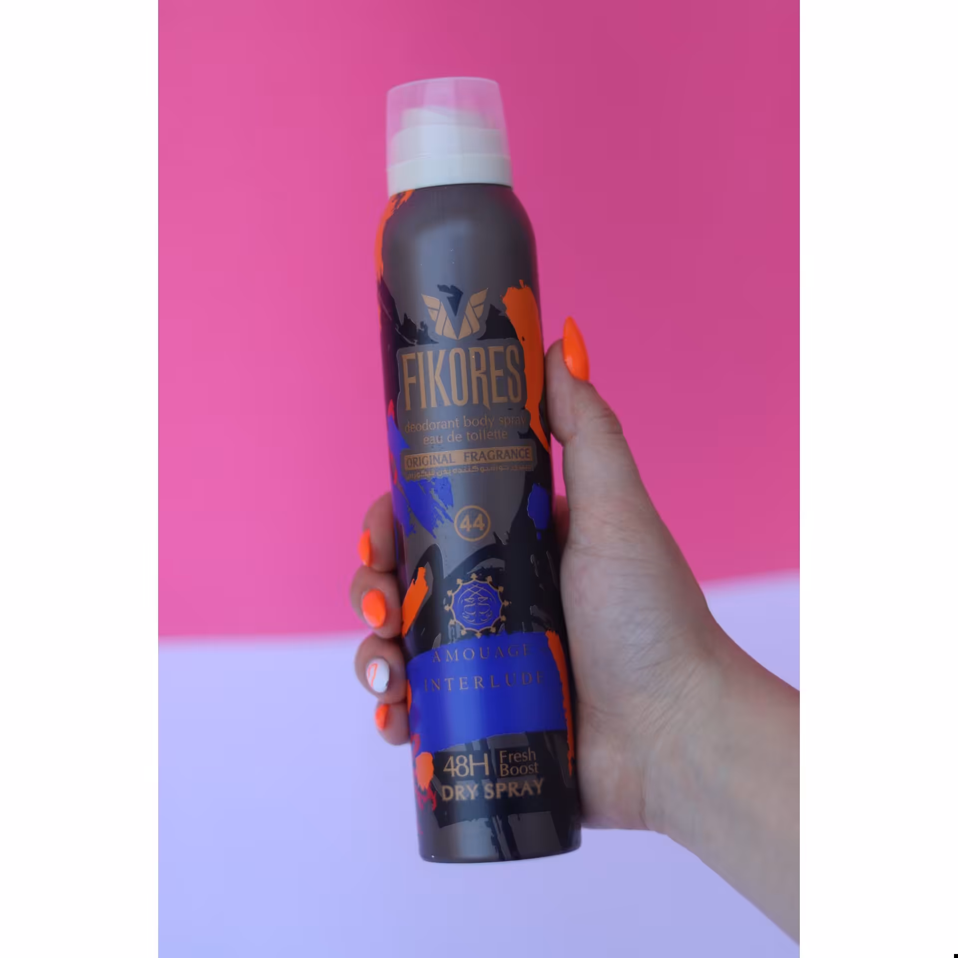 اسپری خوشبو کننده فیکورس رایحه آموآج اینترلود رایحه ای گرم و چوبی