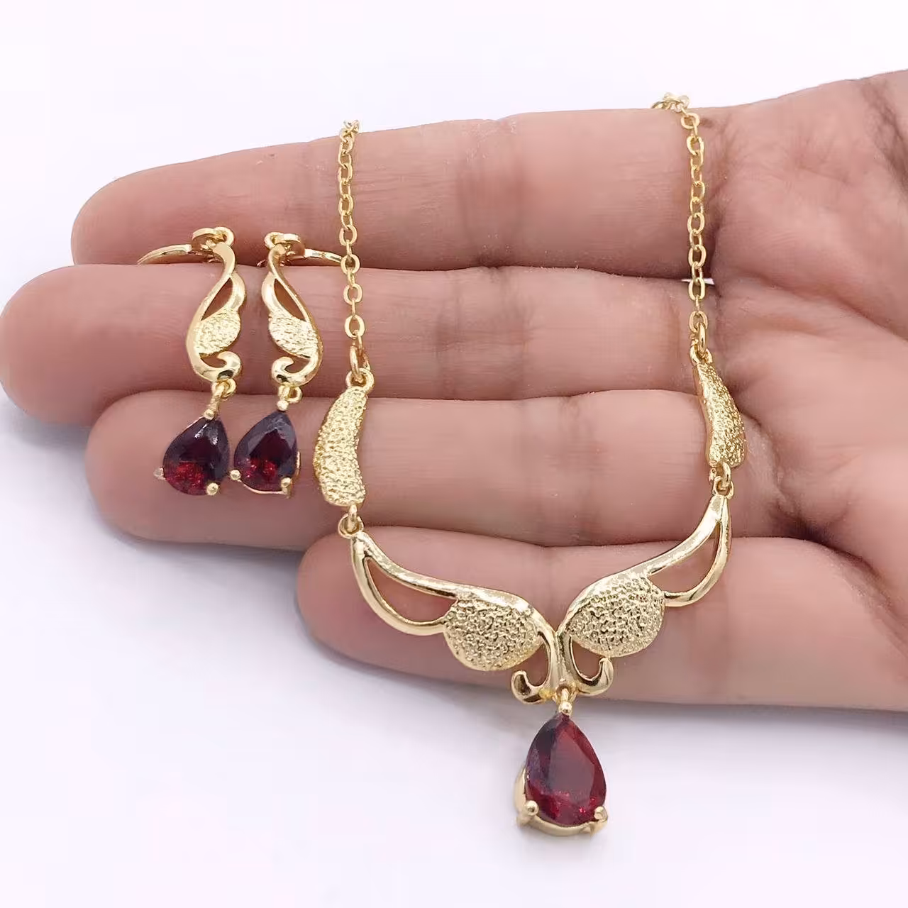 نیم ست برنجی کاملا مشابه طلا
