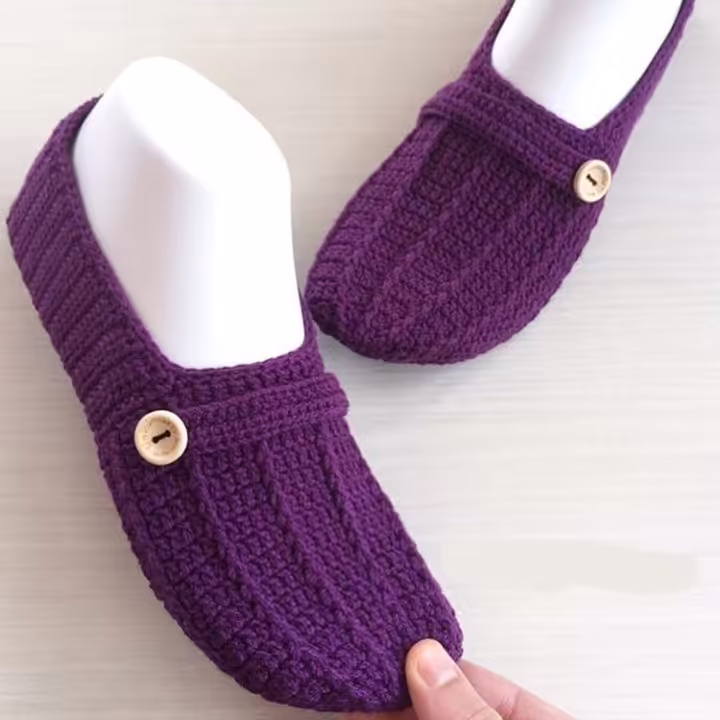 پاپوش بافتنی زیبا و شیک دکمه دارزنانه و دخترانه در غرفه بافتنی های ثنا