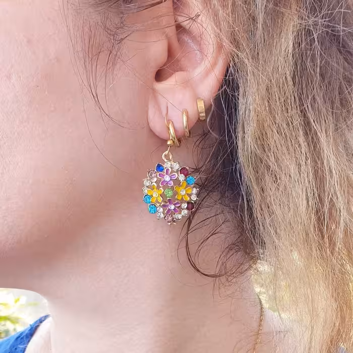 نیمست گردنی و گوشواره  گل بهاری ابعاد دو و نیم سانت،فقط یکسری موجود،تکرار ندارد