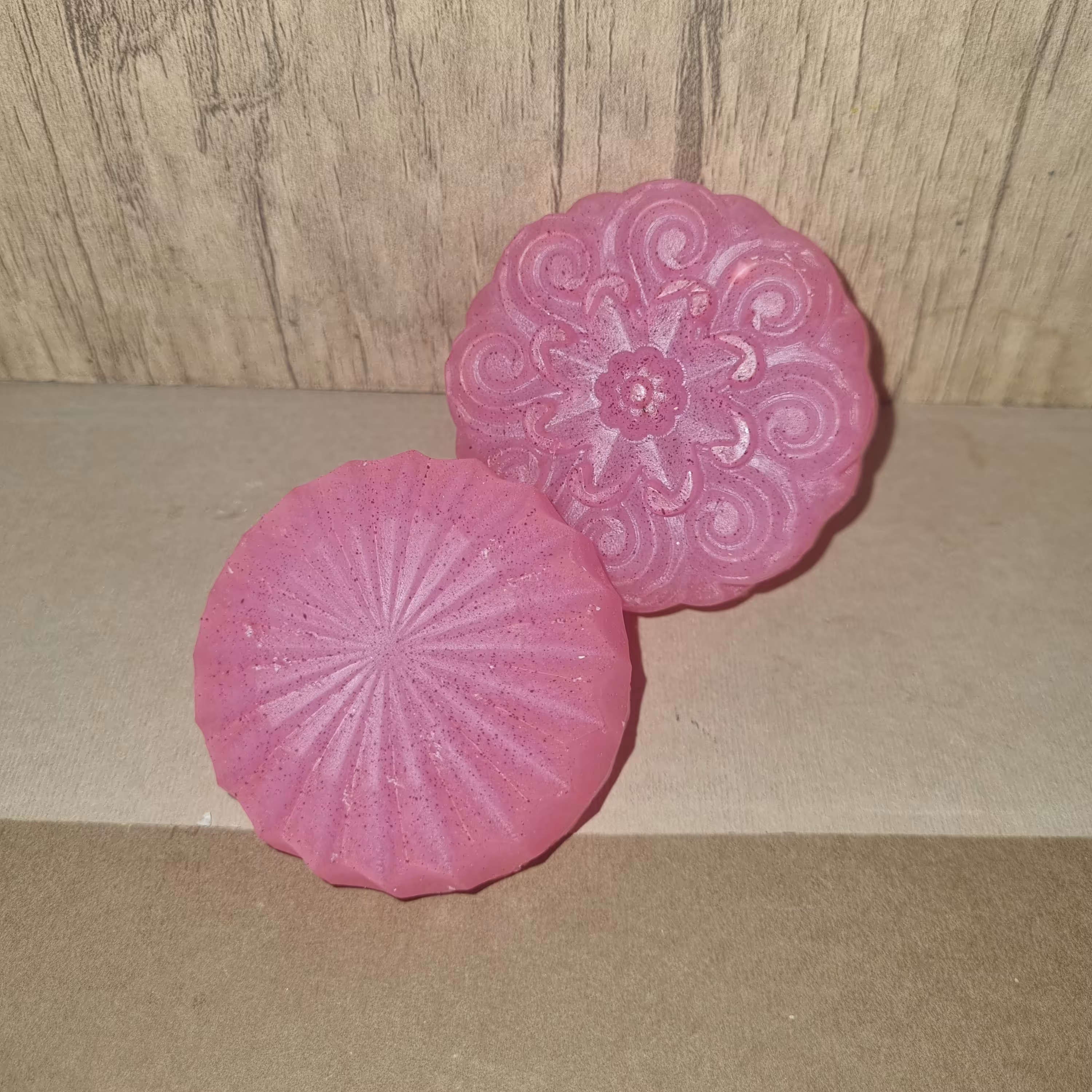 صابون  گلیسیرینه اسطوخودوس ضد لک و موثر در پیری زودرس پوست 65 گرمی