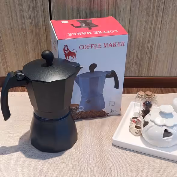 موکاپات شش کاپه در رنگ های مشکی، قرمز و آبی