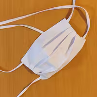 ماسک سه لایه پارچه ای مدل یکبار مصرف چمتا