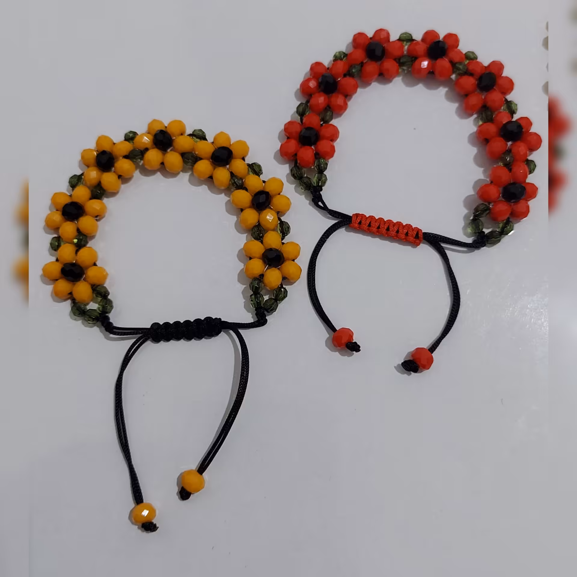 دستبند گره کشویی کریستالی طرح گل 