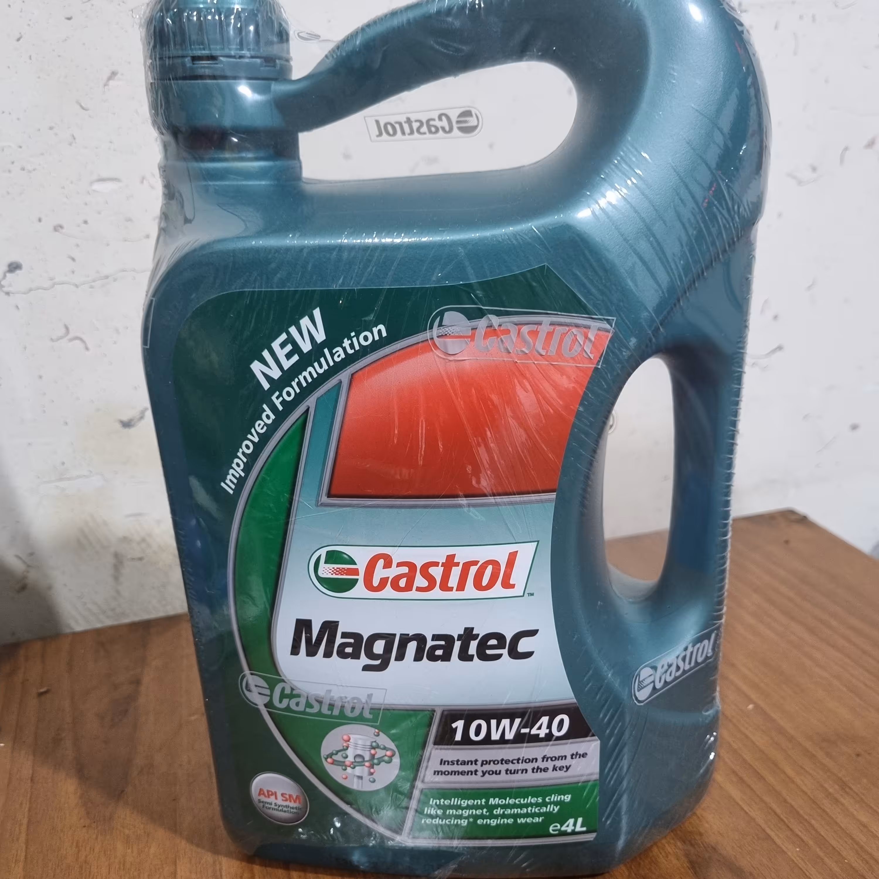 روغن موتور کاسترول مگنت مدل 10w-40 با کیفیت SM  محتوی 4 لیتر 