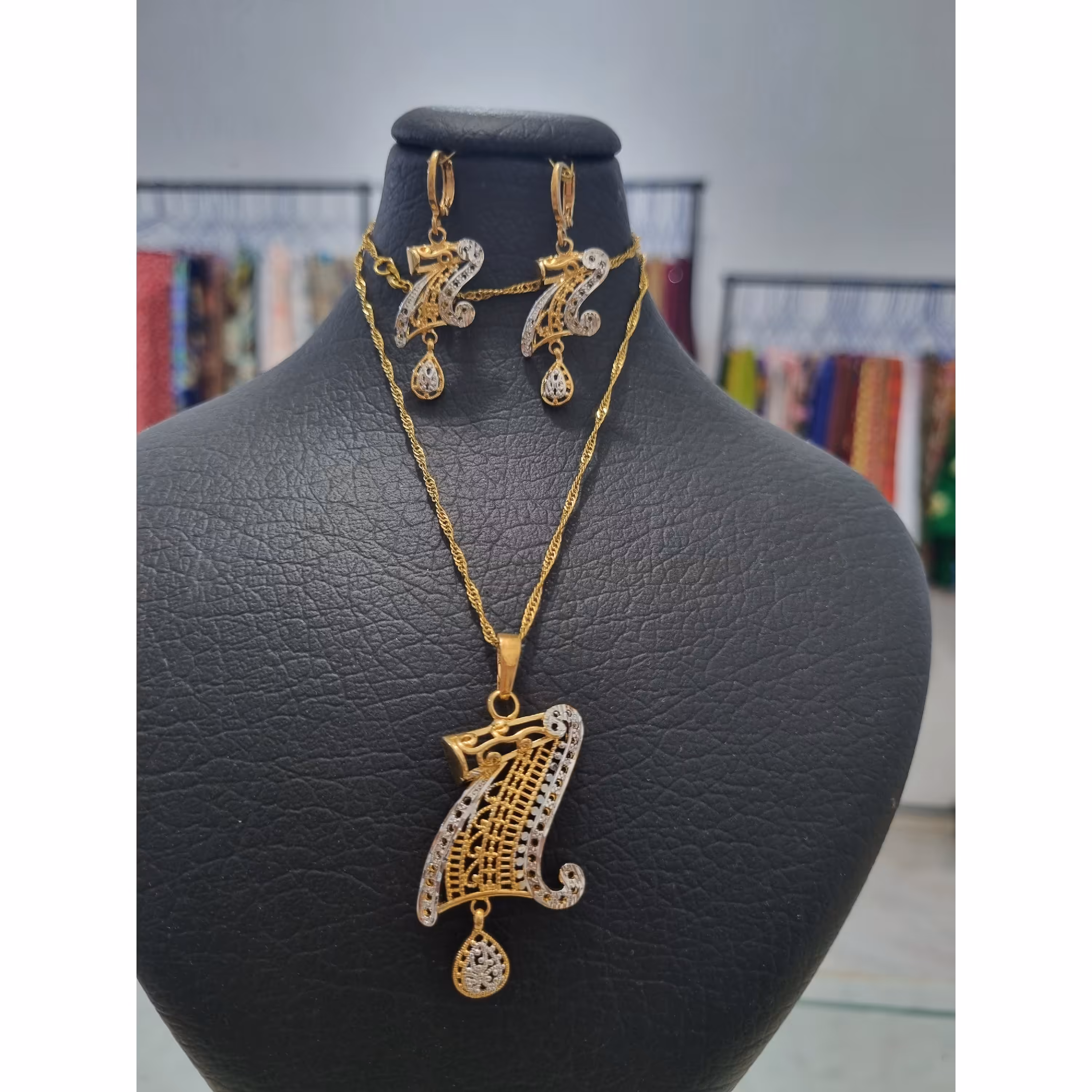 نیم ست برندژوپینگ  رنگ ثابت آبکاری طلاعیار18کیفیت عالی ارسال رایگان  کد2