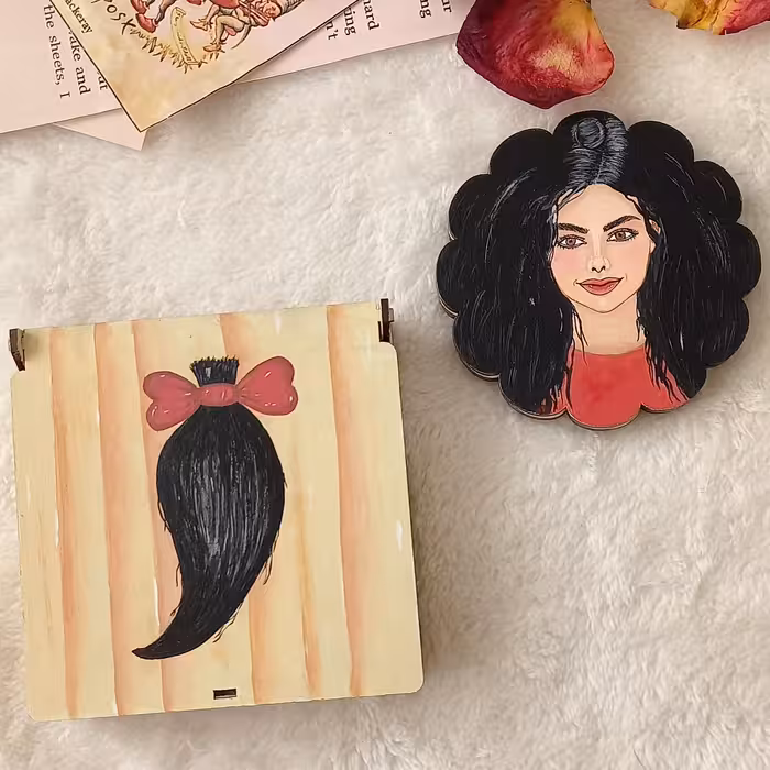 آینه کیفی در دار  ام دی اف با جعبه طرح دخترونه نقاشی شده با دست