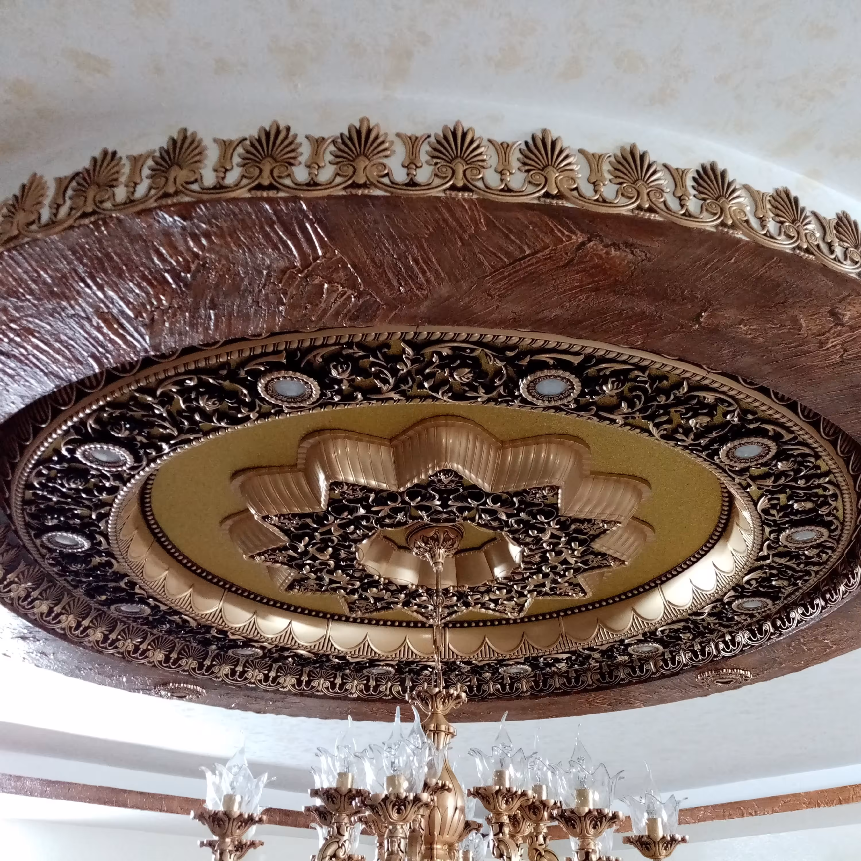 قاب سقفی. ( گل سقفی. دور لوستری) دایره ای، قطر 160 سانتی متر