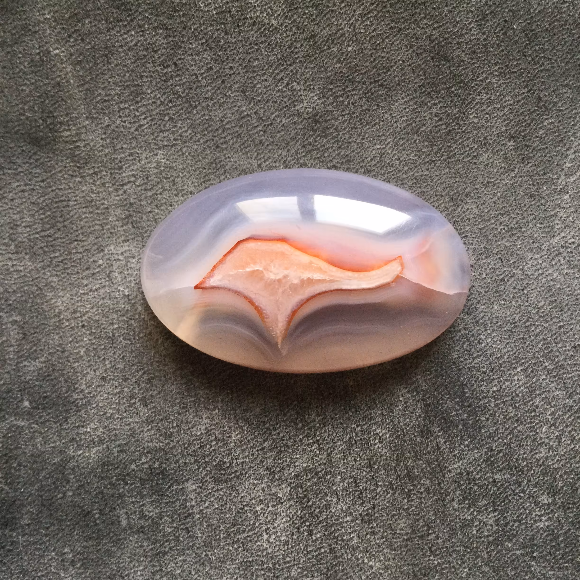 عقیق مصور به شکل پرستو