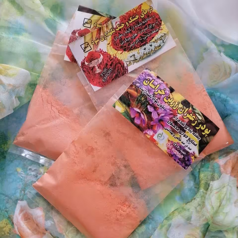 پودر زعفران  با رنگ و بوی عالی و طبیعی مناسب برای پخت غذا و شیرینی 