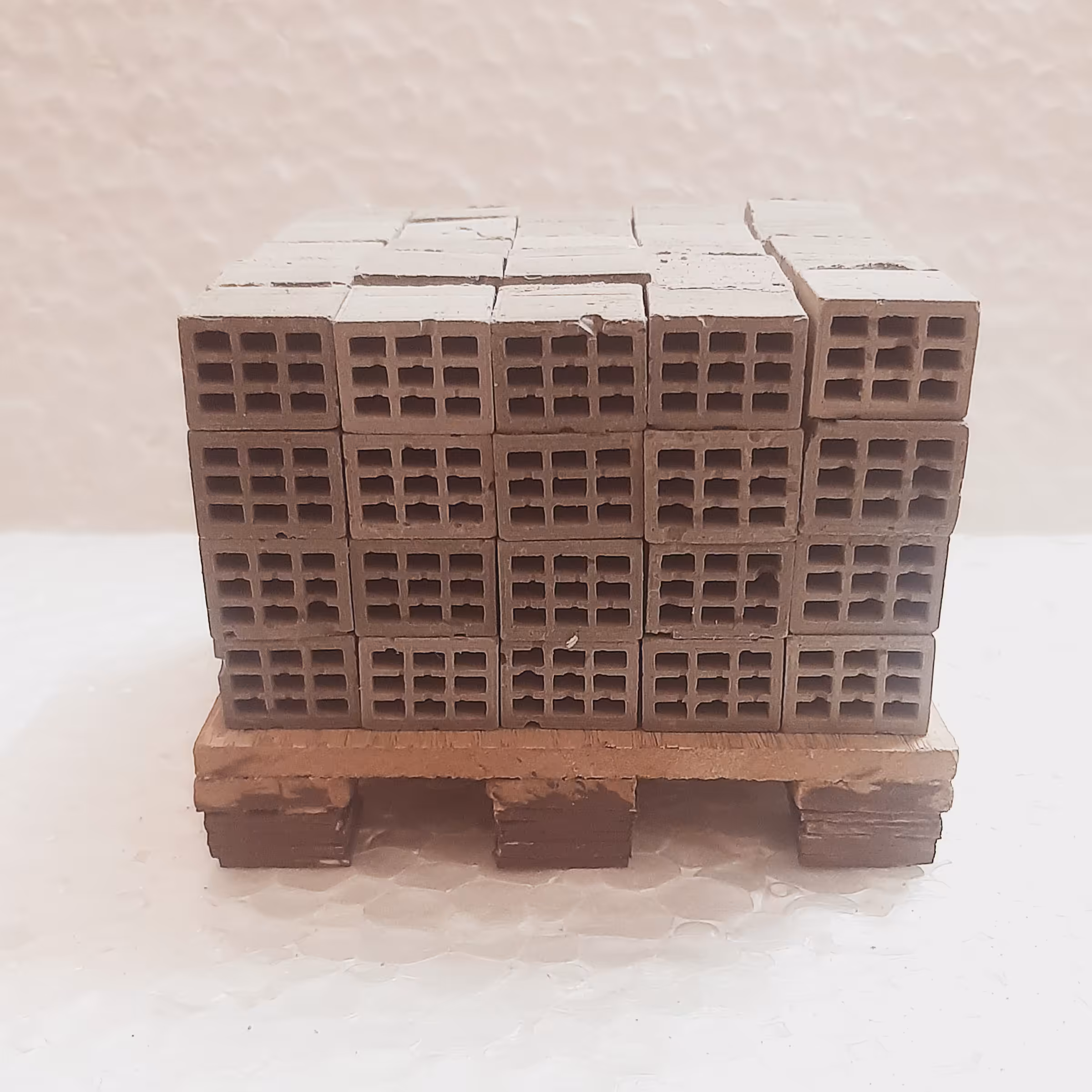 آجر سفال سیمانی رنگ خاکستری اندازه 2سانت طول 1.5 عرض ارتفاع 2سانت 