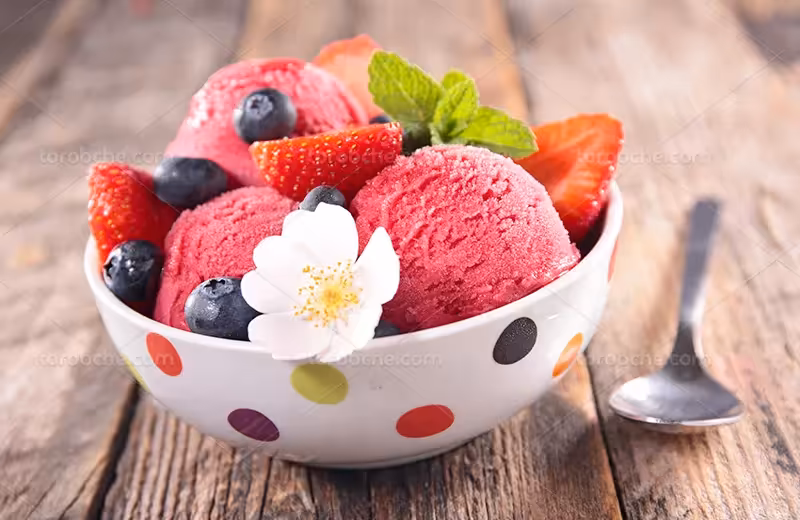 عکس بستنی توت فرنگی اسکوپی | گرافیک با طعم تربچه