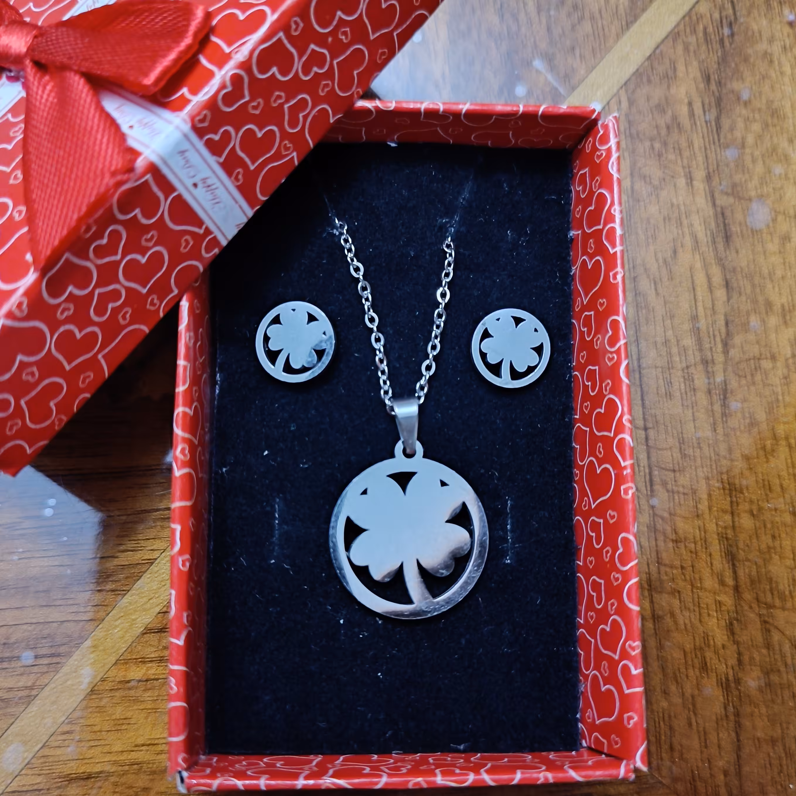 نیم ست استیل طرح شبدر. رنگ ثابت. ضد حساسیت