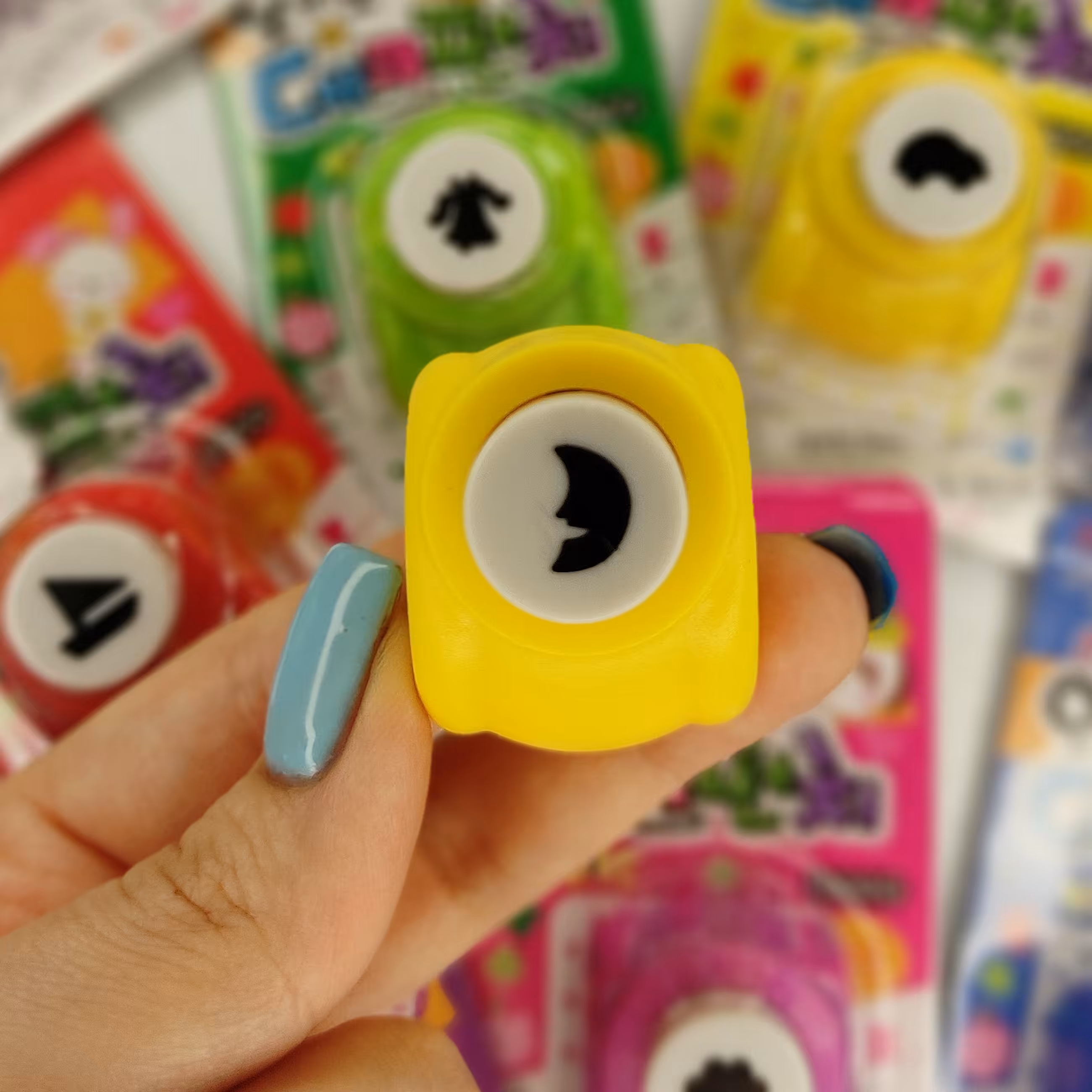 دستگاه پانچ طرح ماه فانتزی و سایز  کوچک 