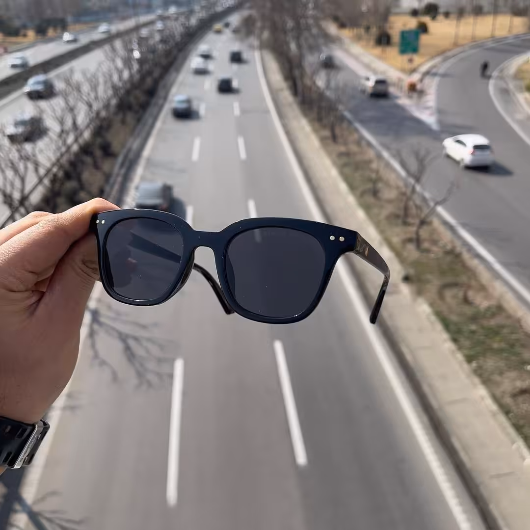 عینک آفتابی برند جنتل مانستر فیک رنگ بندی طبق عکس اورجینال و های کپی موجود است 