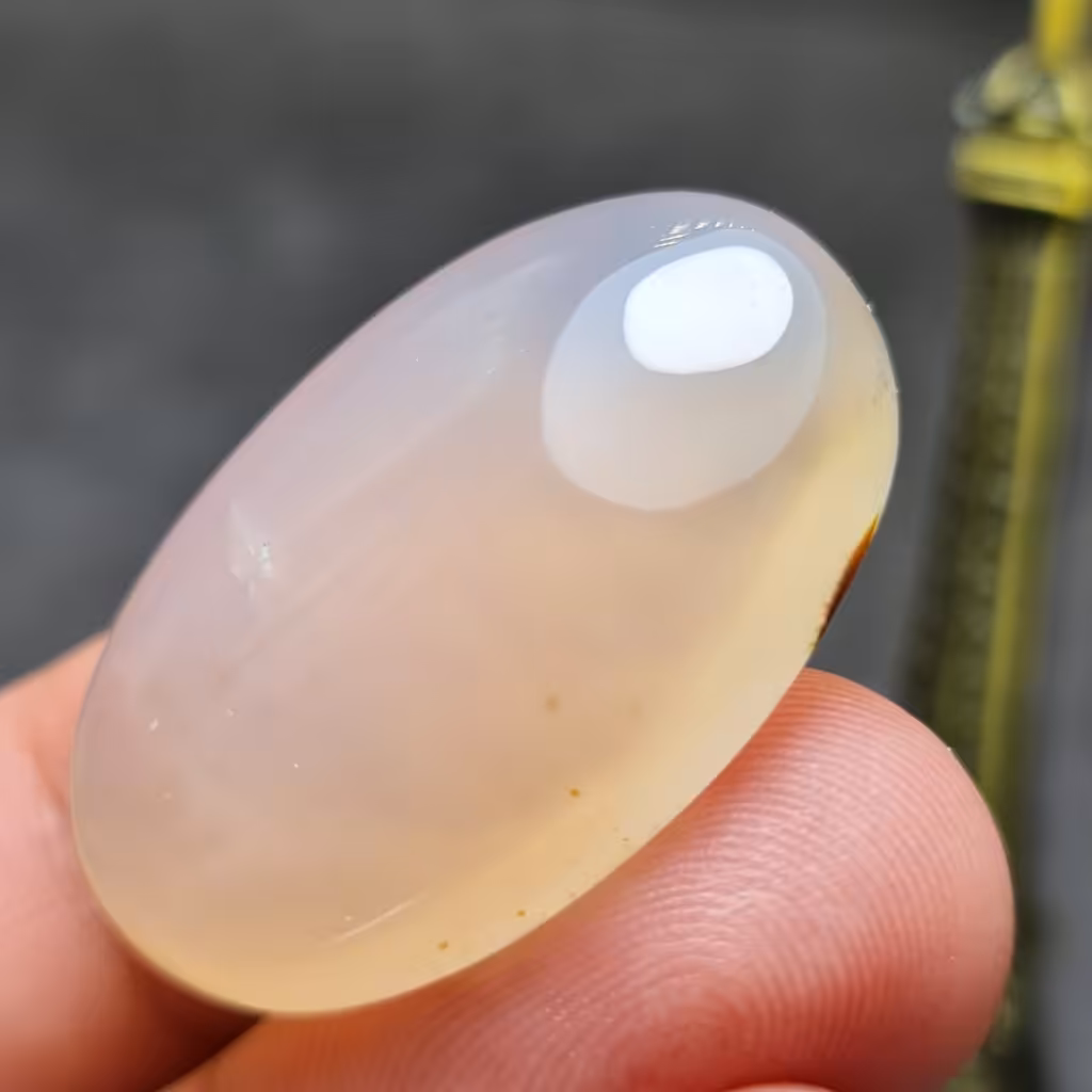 نگین درشت فوق العاده زیبای سنگ صد درصد طبیعی عقیق لانه زنبوری خراسانی اصل معدنی
کد  27345