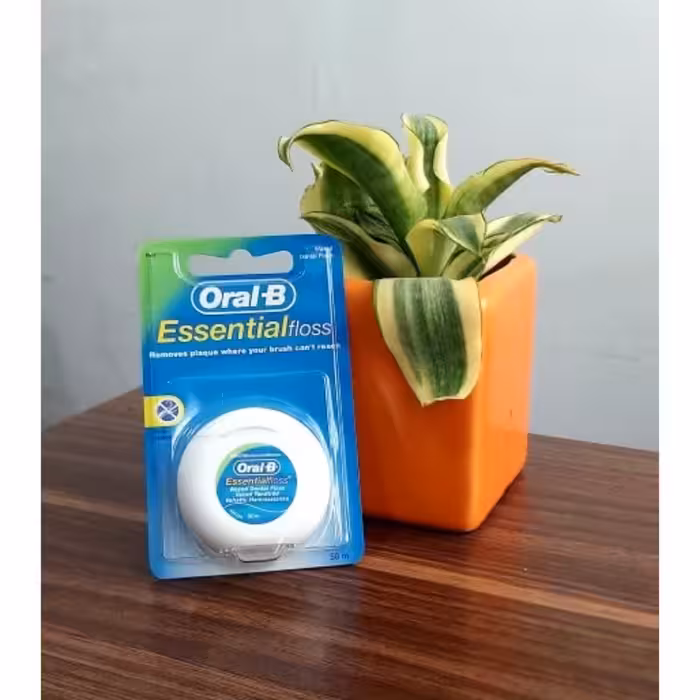 نخ دندان نازک بدون موم Essential اورال بی