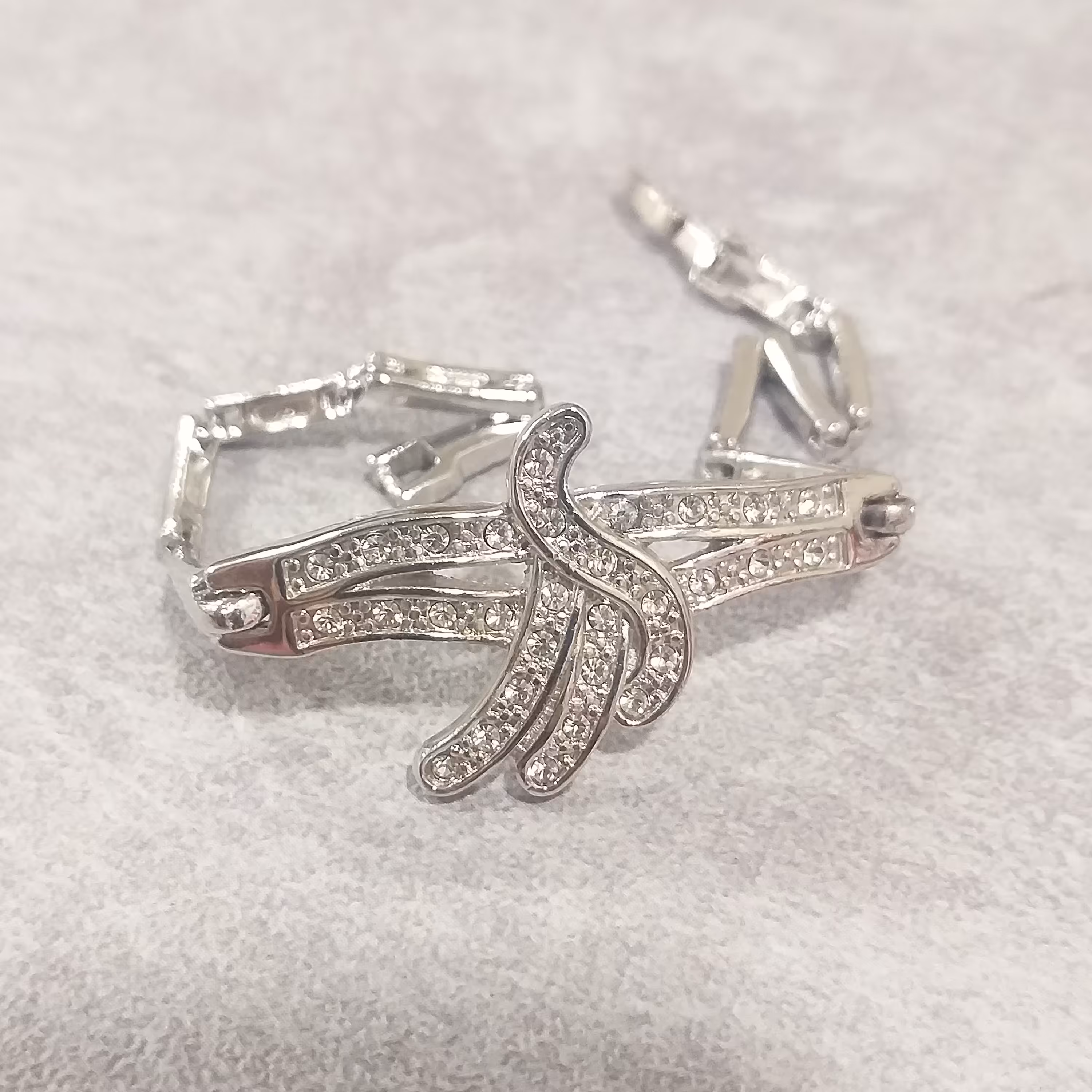 دستبند نگین دار