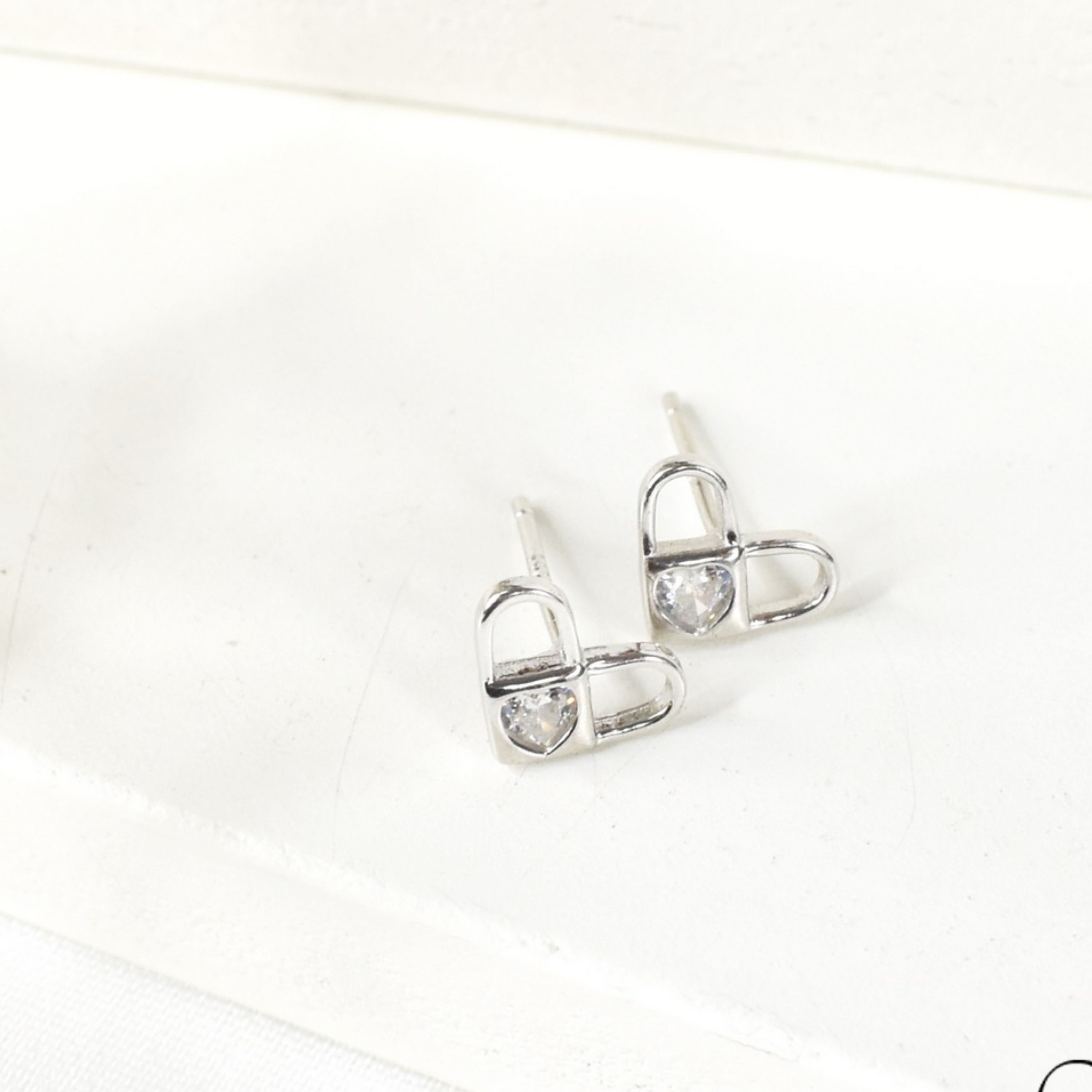 گوشواره نقره 925 طرح قلب میخی رنگ ثابت طرح طلا کد6721