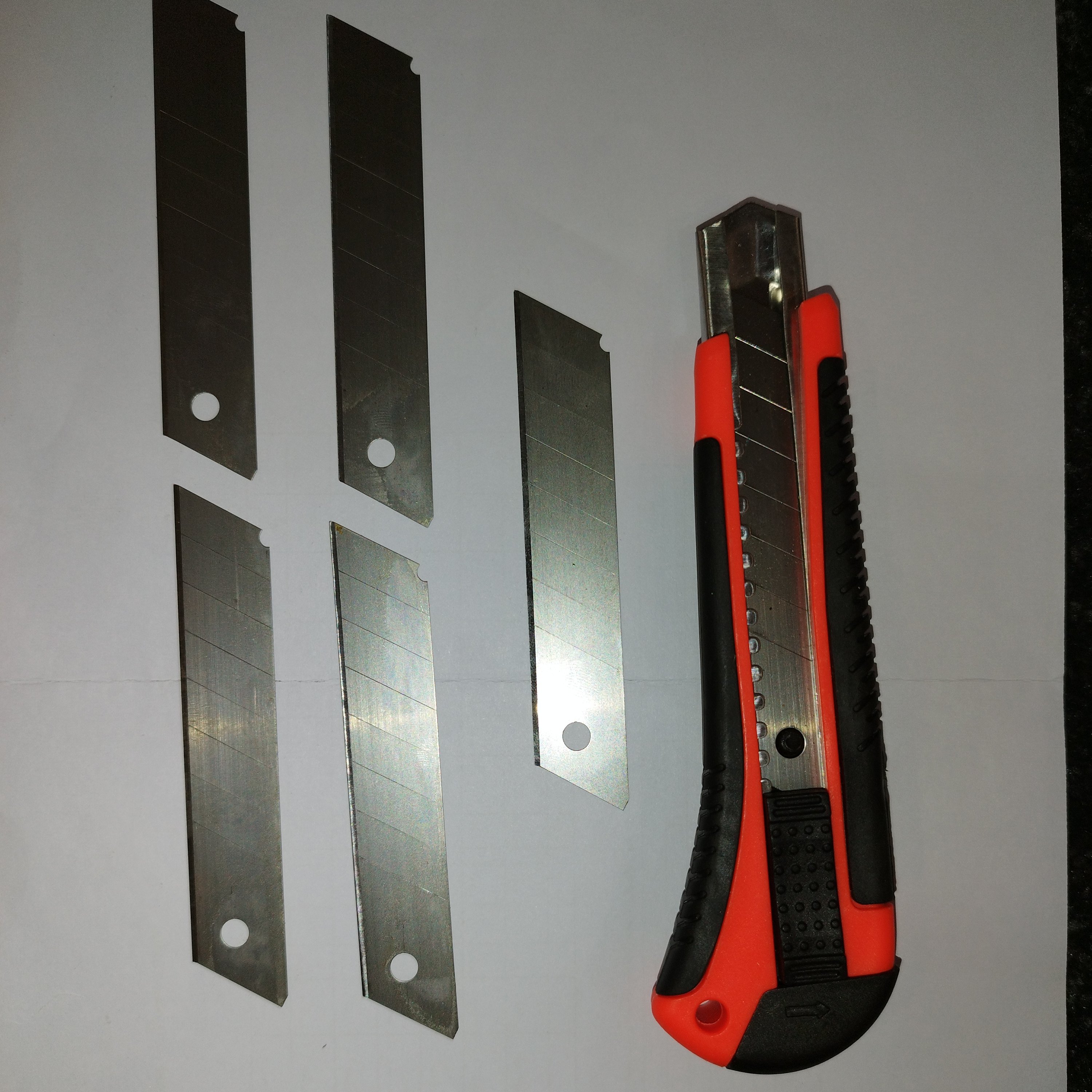کاتر 18میلیمتری مدلKNIFE تیغه 5تا اضاف