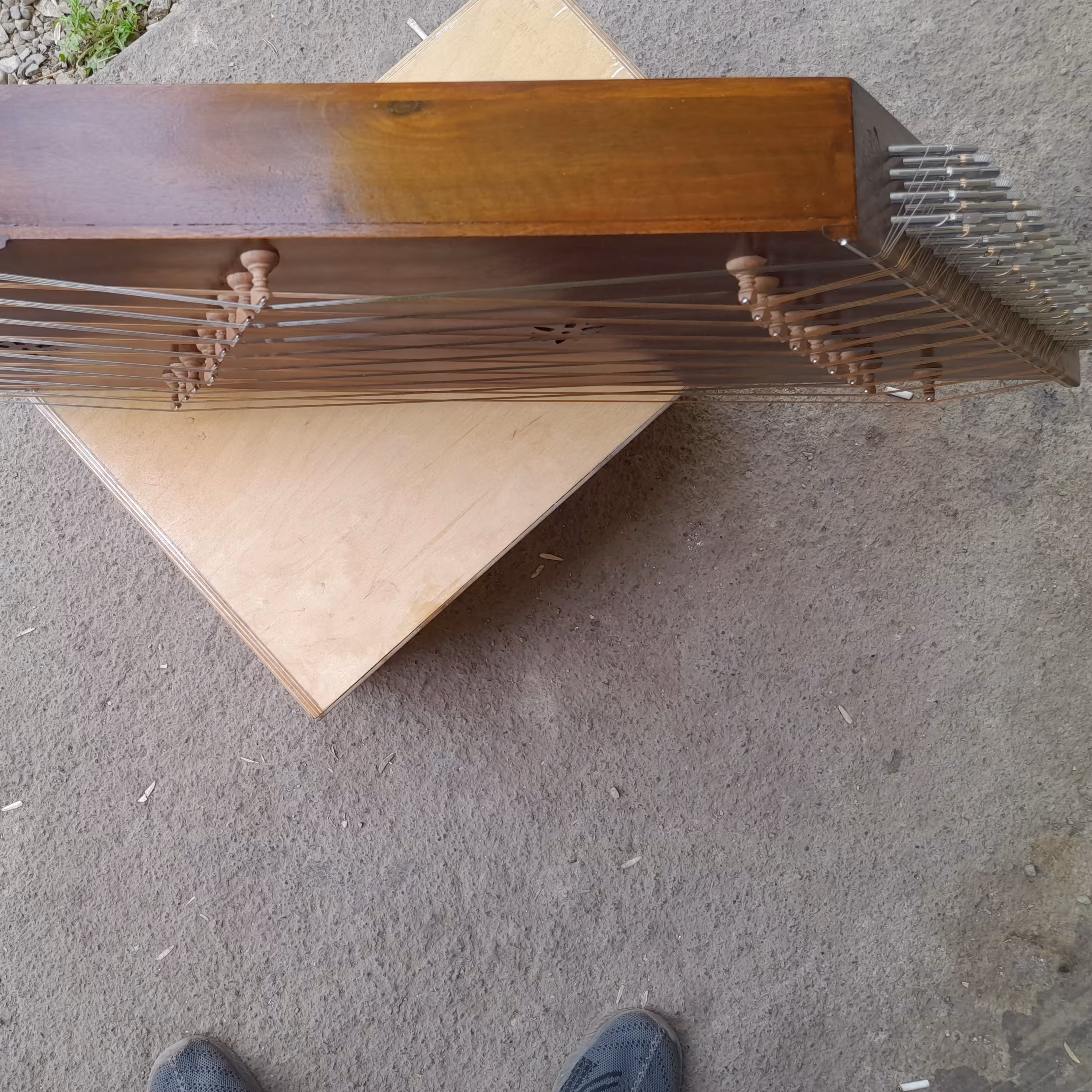 سنتور 1مهر فروغی چوب تمام گردو به همراه جعبه کلید کوک ومضراب