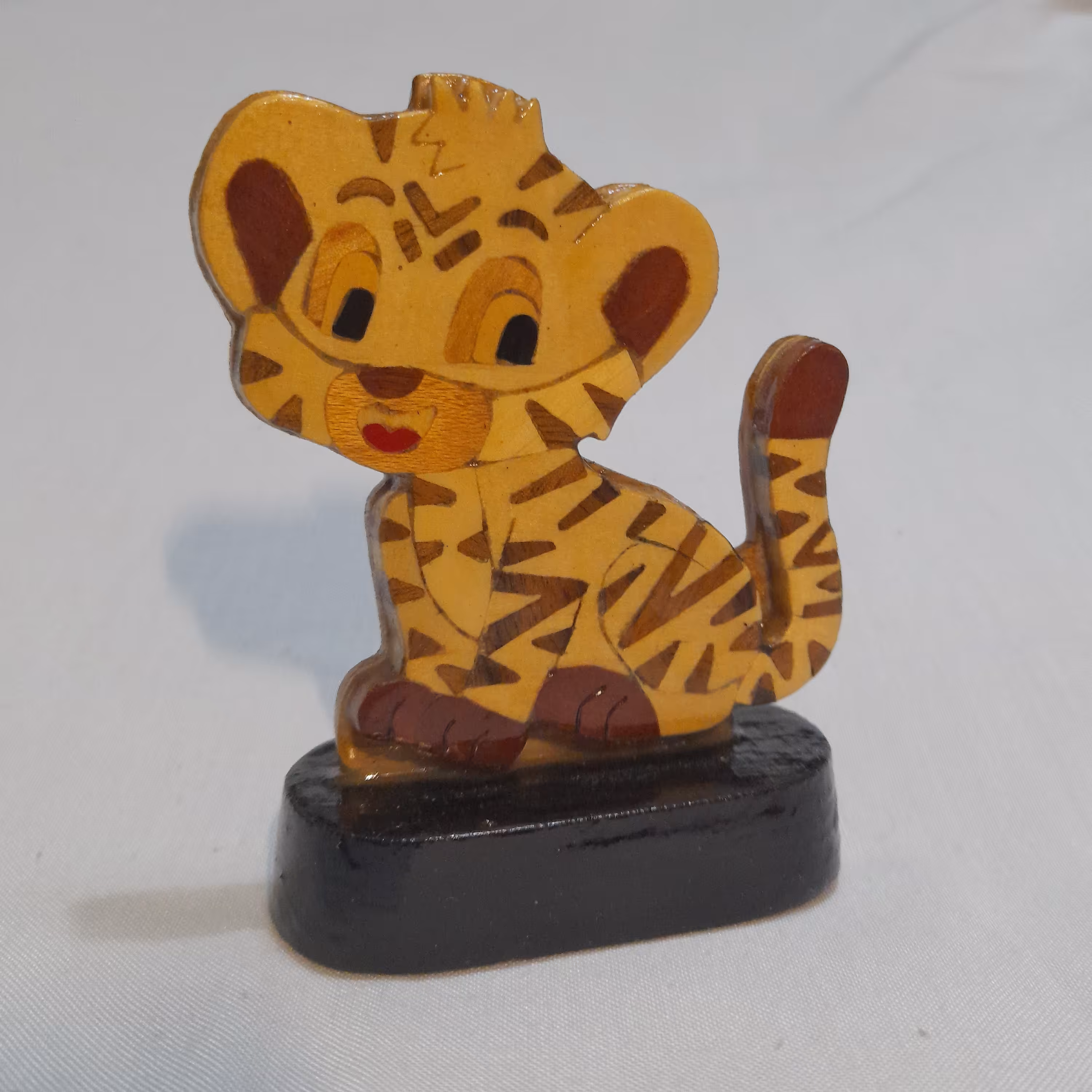 استند چوبی معرقکاری دکوری ببر رنگ روشن