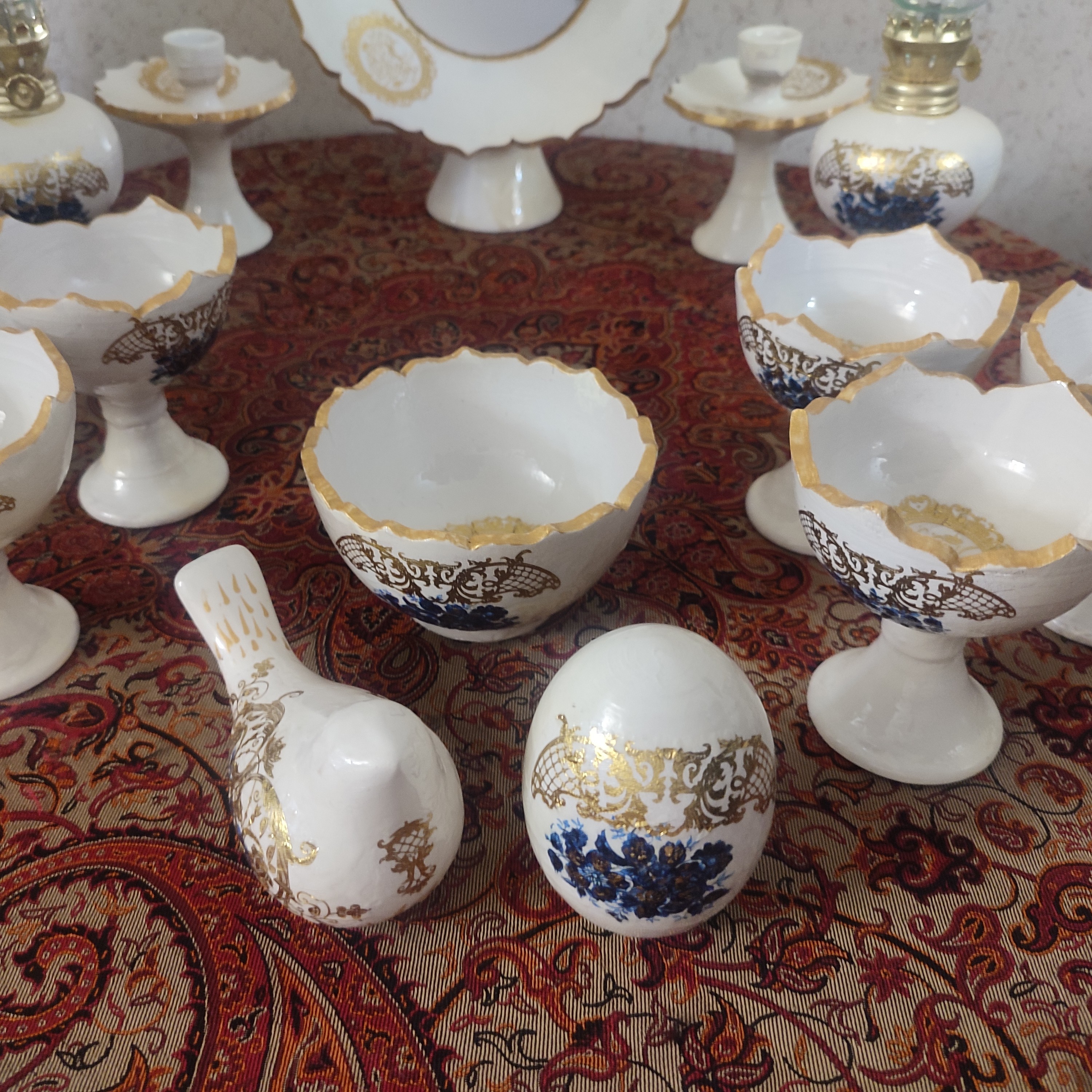 ست  هفت سین سفال طرح گل رز سورمه ای و حاشیه طلایی