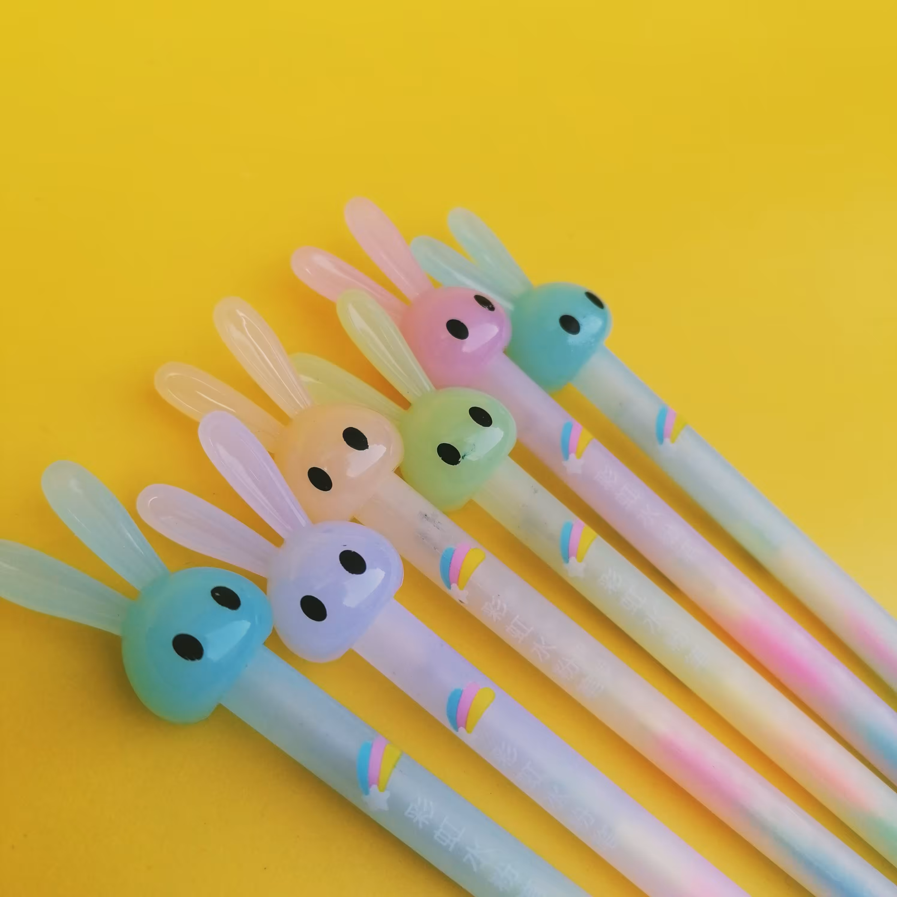 خودکار خرگوشی با جوهر ژله ای رنگین کمانی در پنج رنگ متفاوت بدنه