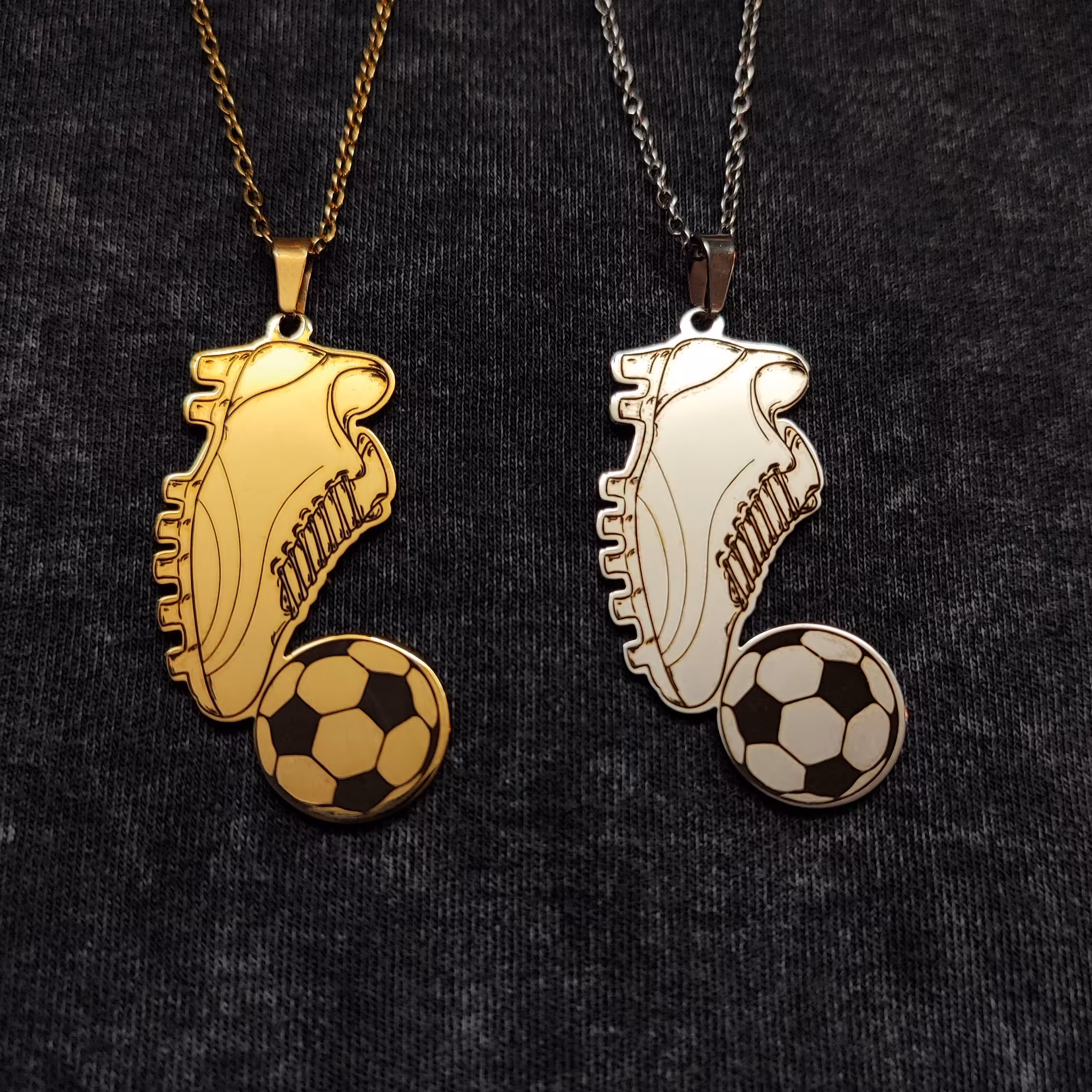 گردنبند فوتبال پلاک فوتبال گردنبندتوپ فوتبال  اویز فوتبال کفش فوتبال توپ فوتبال  گردنبند ورزشی پلاک ورزشی