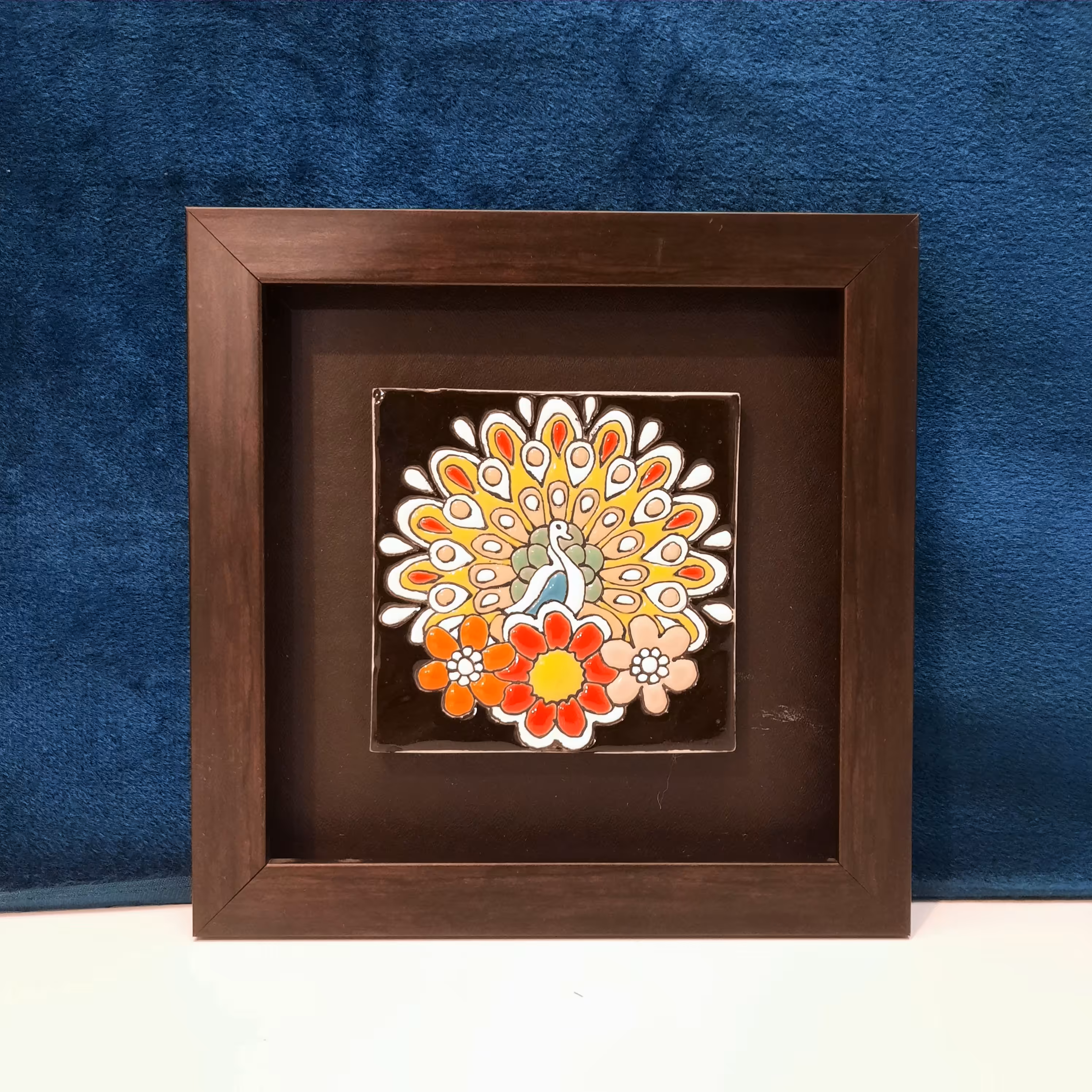 سفال میناکاری کاردست قاب شده 