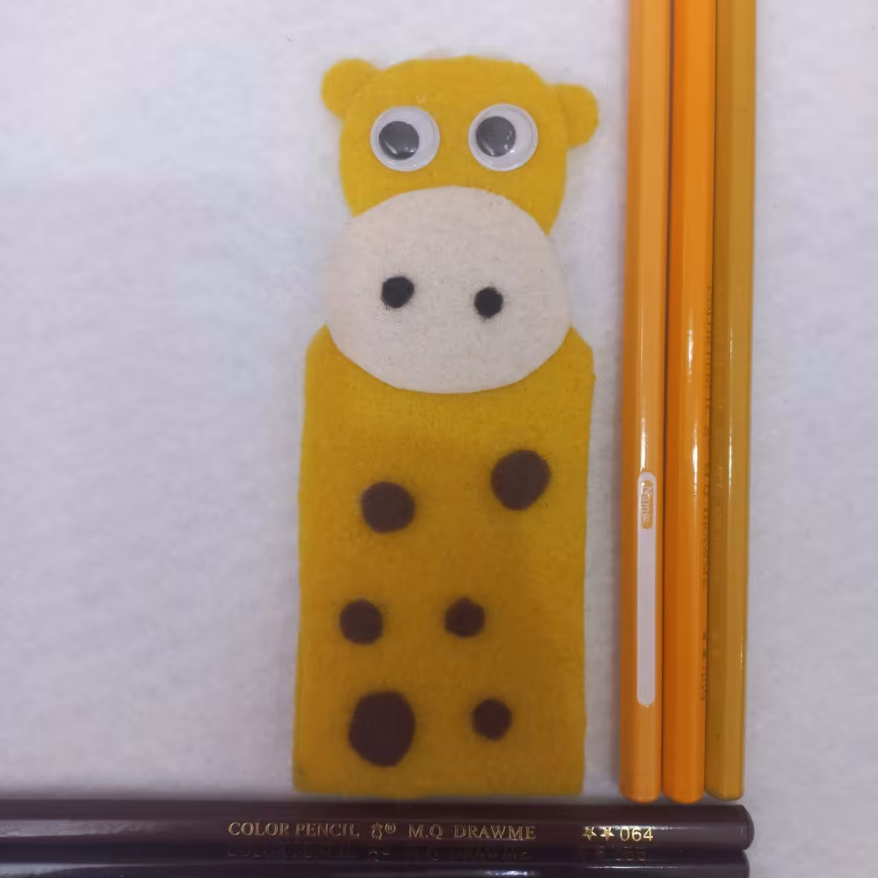 عروسک انگشتی نمدی زرافه سایز 12cm در 5cm 